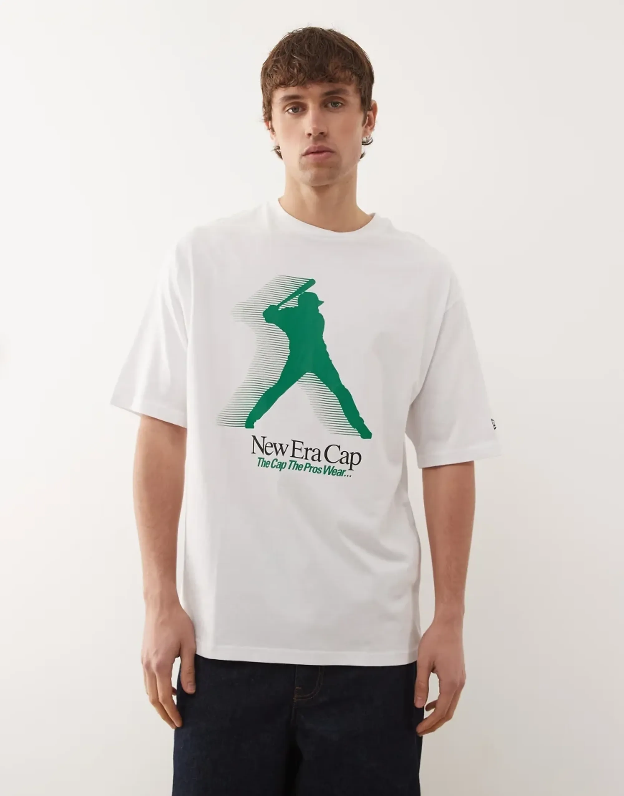 New Era Cap New Era Player Graphic Oversized T-Shirt In White