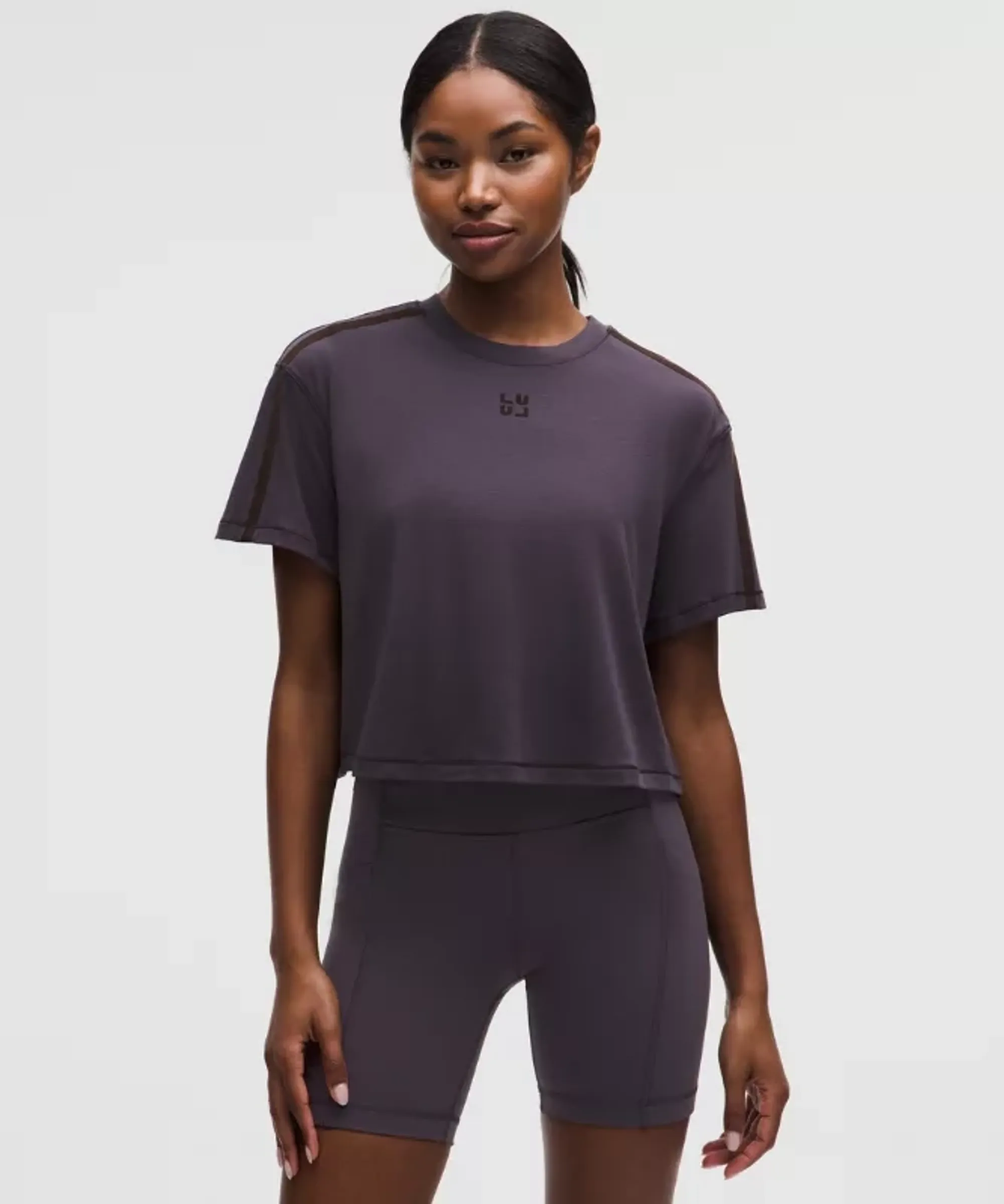 lululemon – Women's Jersey Training Cropped Short-Sleeve Shirt Flocked – Color Purple – Size 0