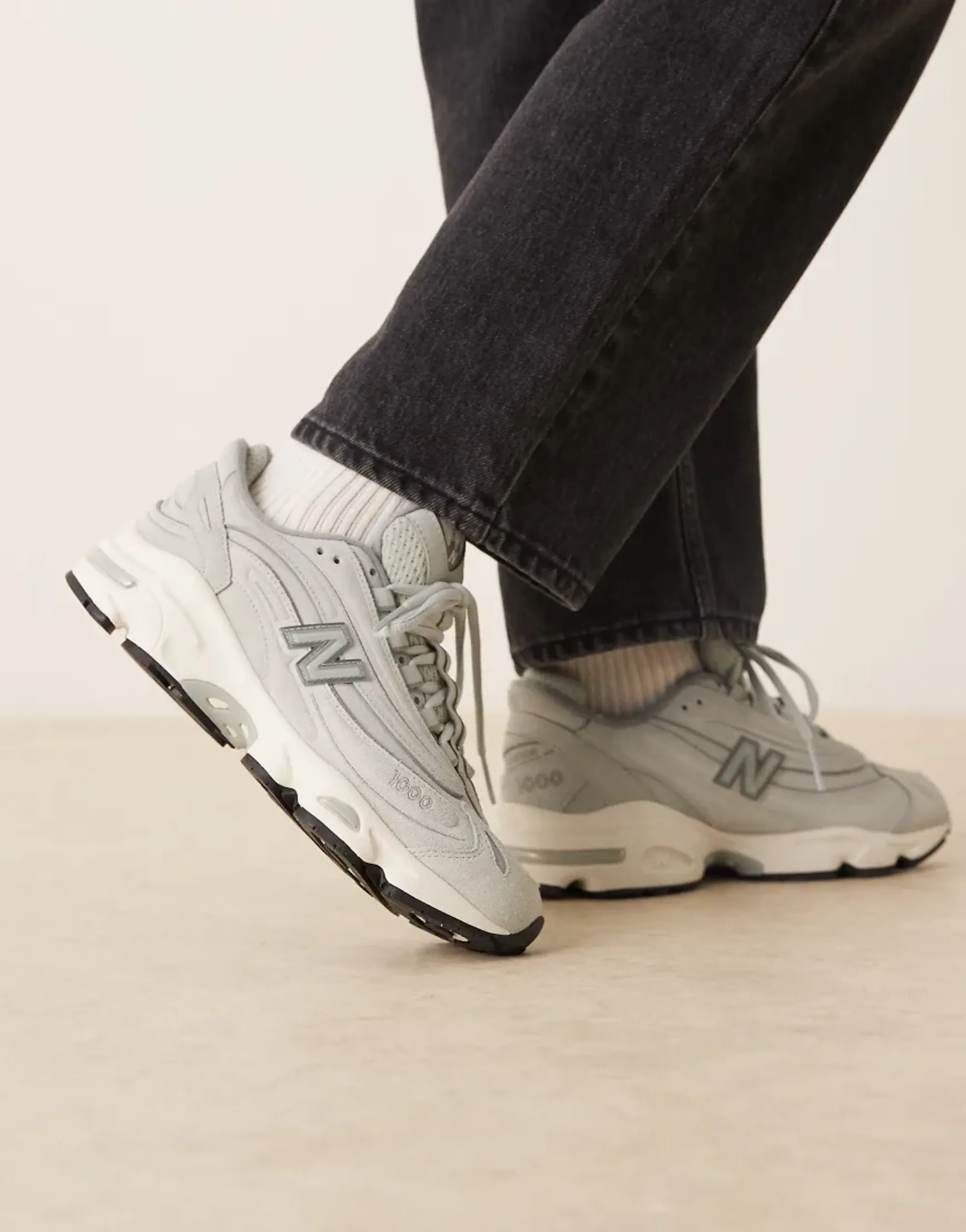 New Balance Unisex 1000 in Grey Leather
