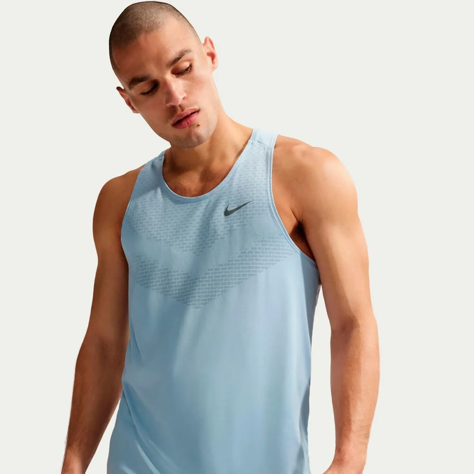 Nike Stride Running shirt Men - light blue, silver