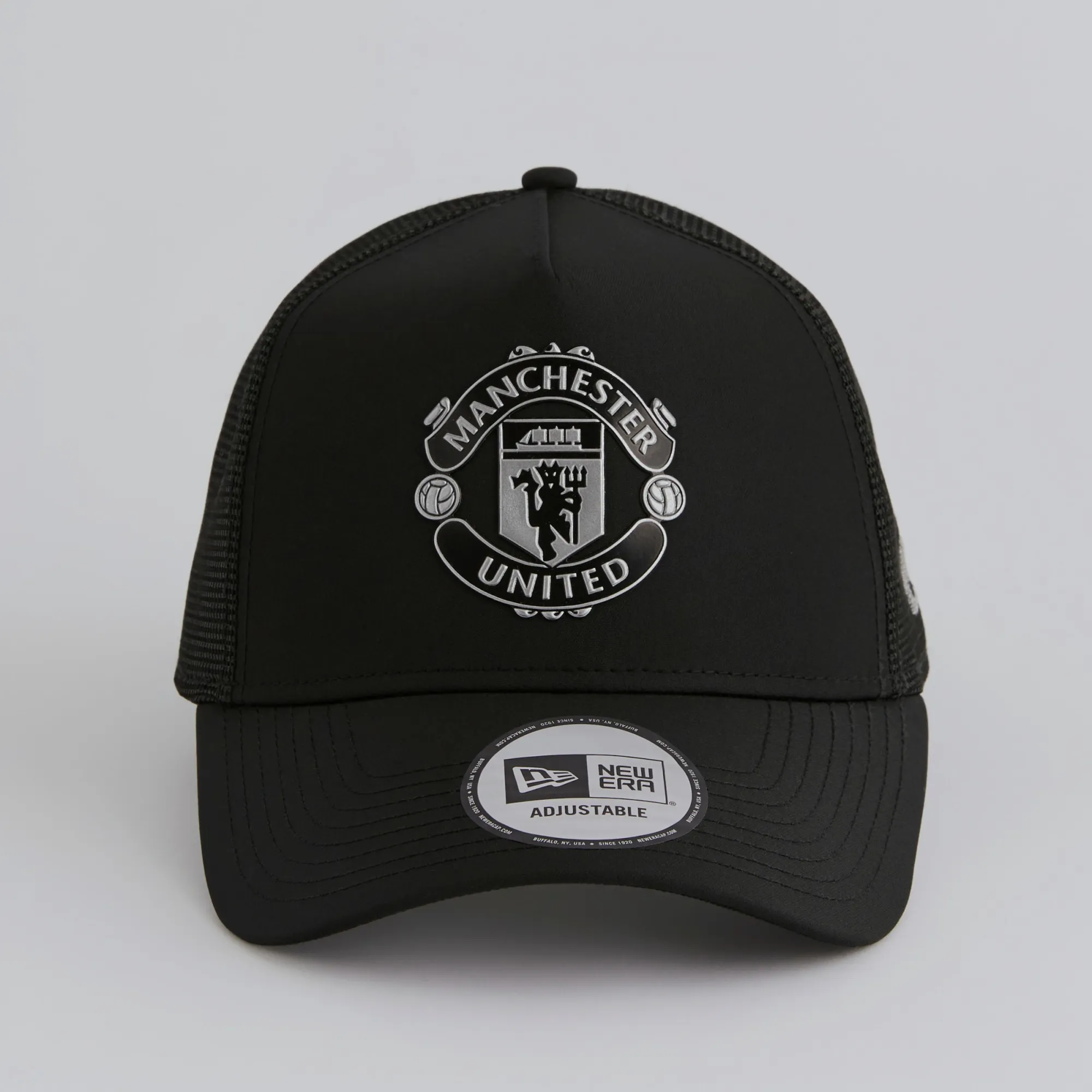 Manchester United x New Era Reflective Crest Trucker Cap Black