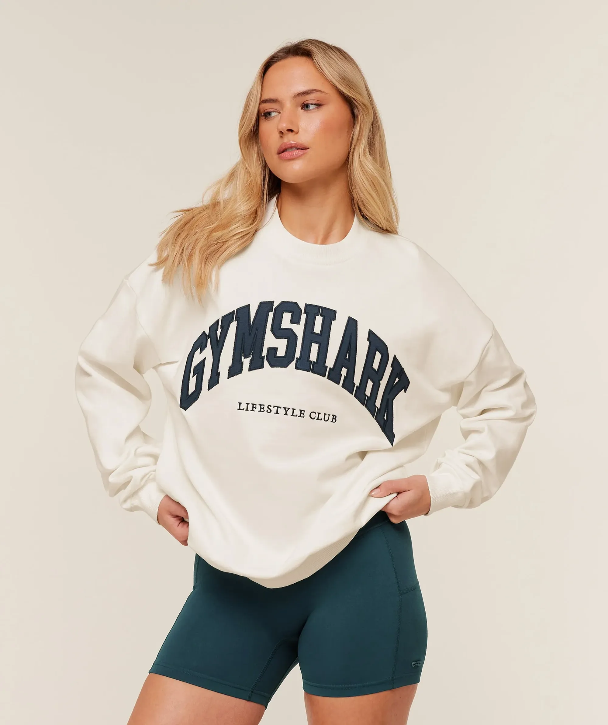 Gymshark Collegiate Graphic Crew Neck Pullover - GS Soft White