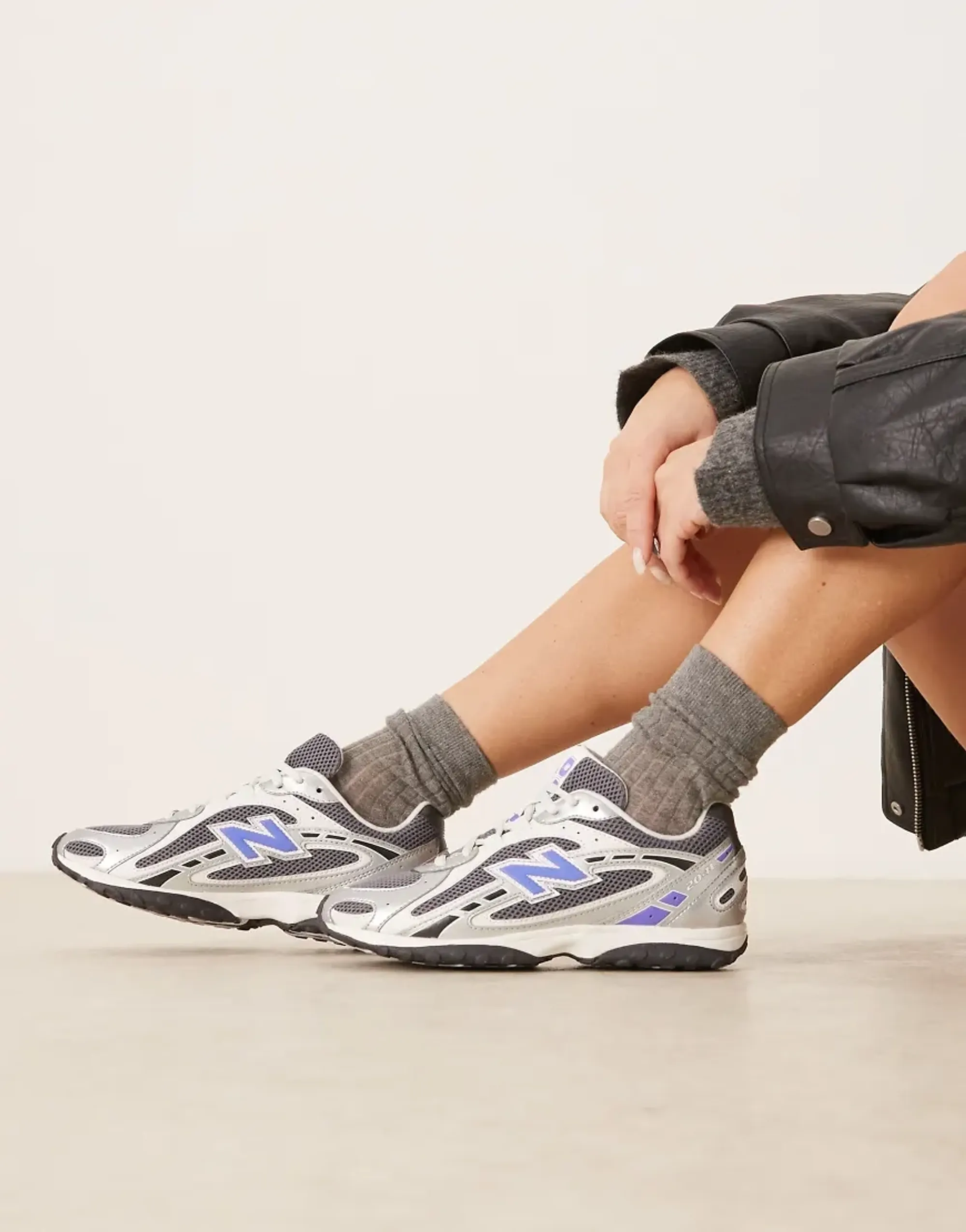 New Balance 204L Trainers In Silver Metallic And Indigo