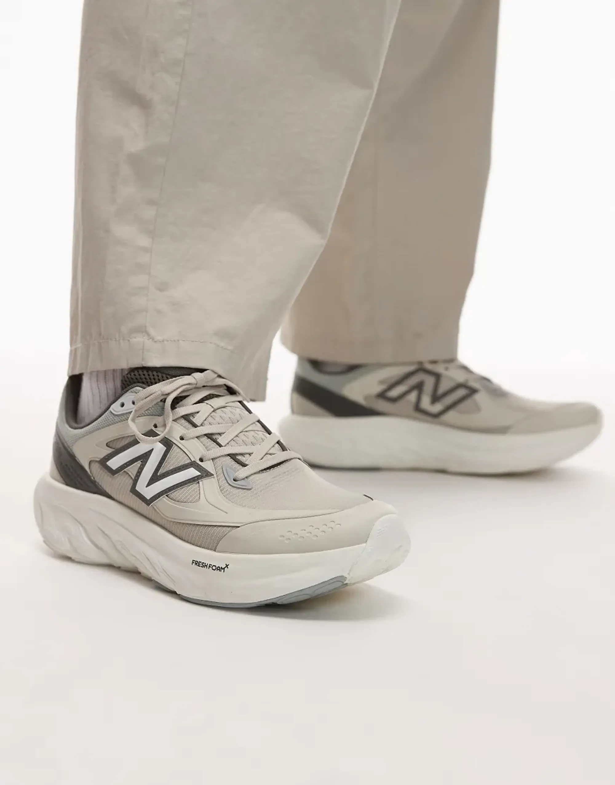 New Balance Unisex TRN in White/Grey Mesh