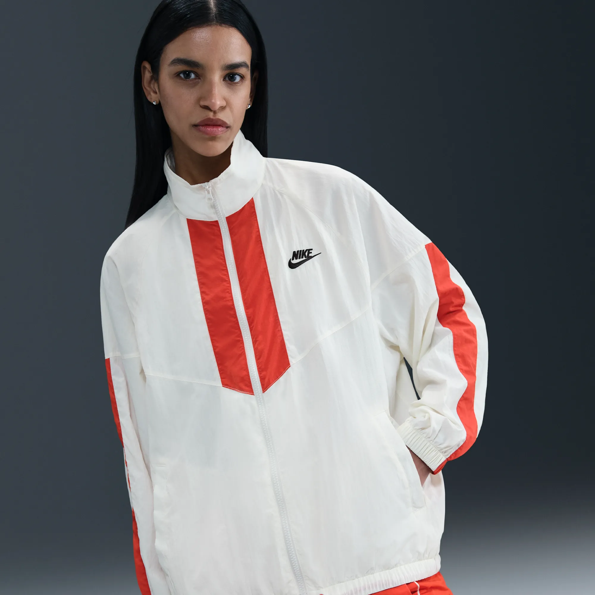Nike Windrunner Women's Oversized Jacket - White - Nylon