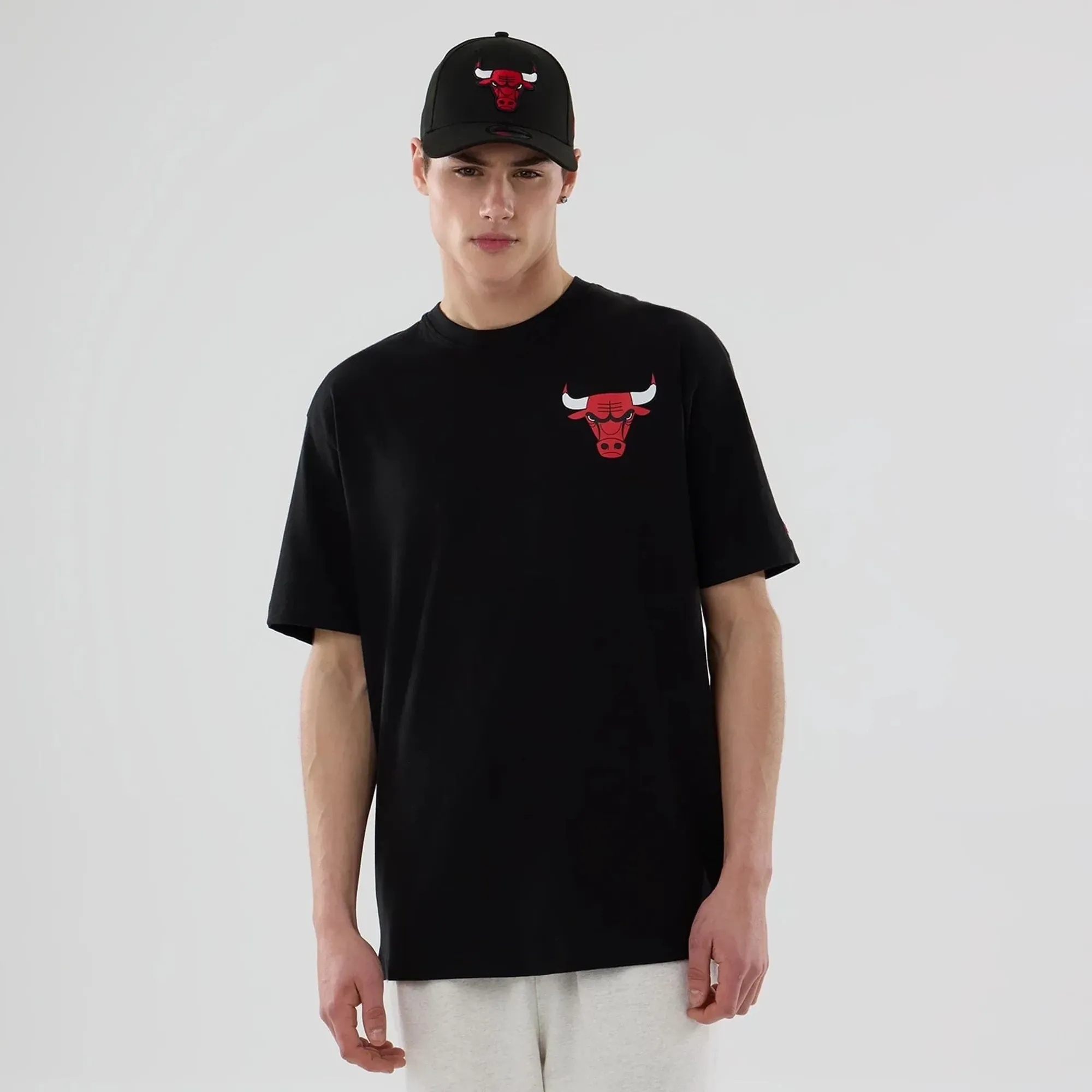 Chicago Bulls NBA Graphic Black T-Shirt New Era Cap adult unisex