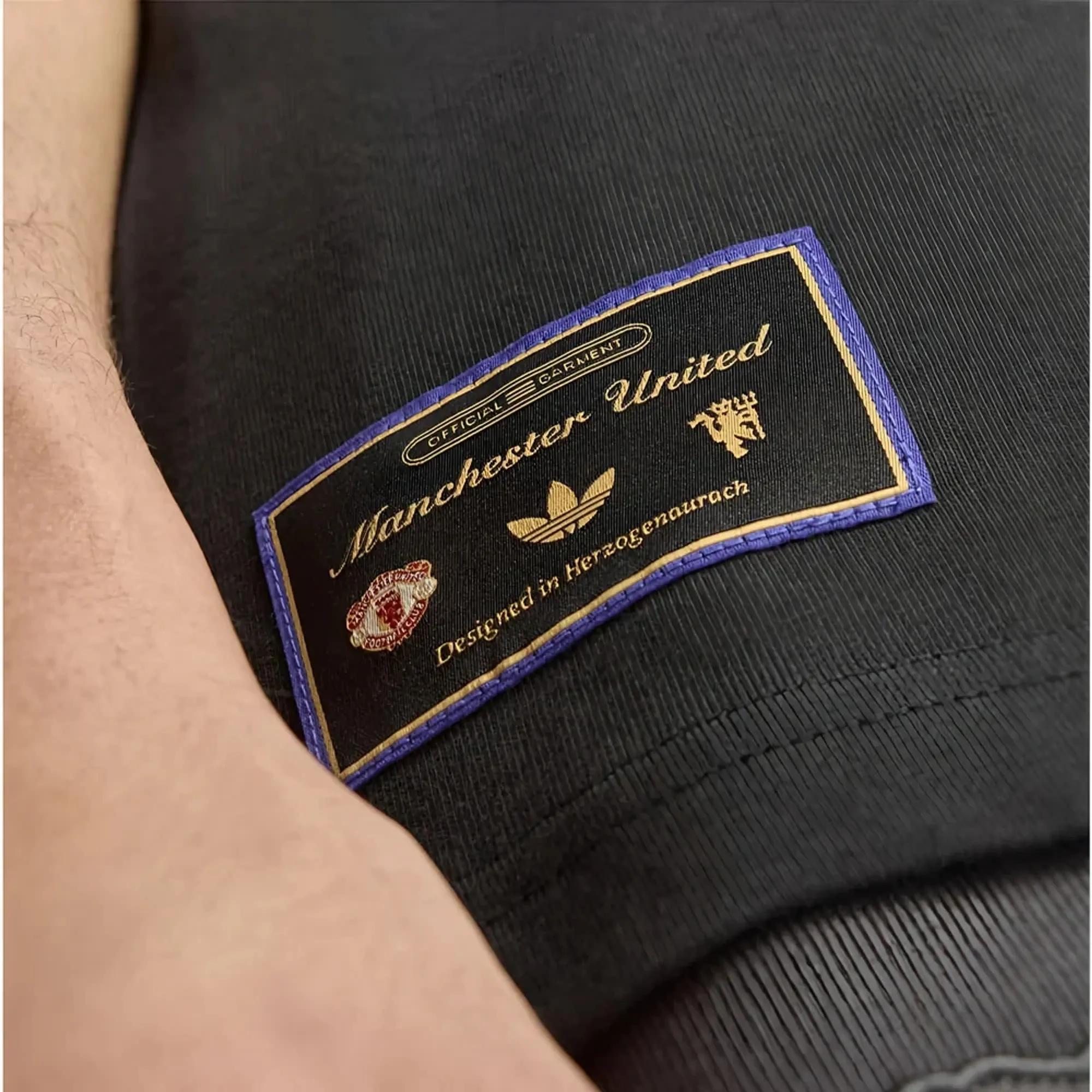 2025-2026 Man Utd Icon Graphic T-shirt (Black)