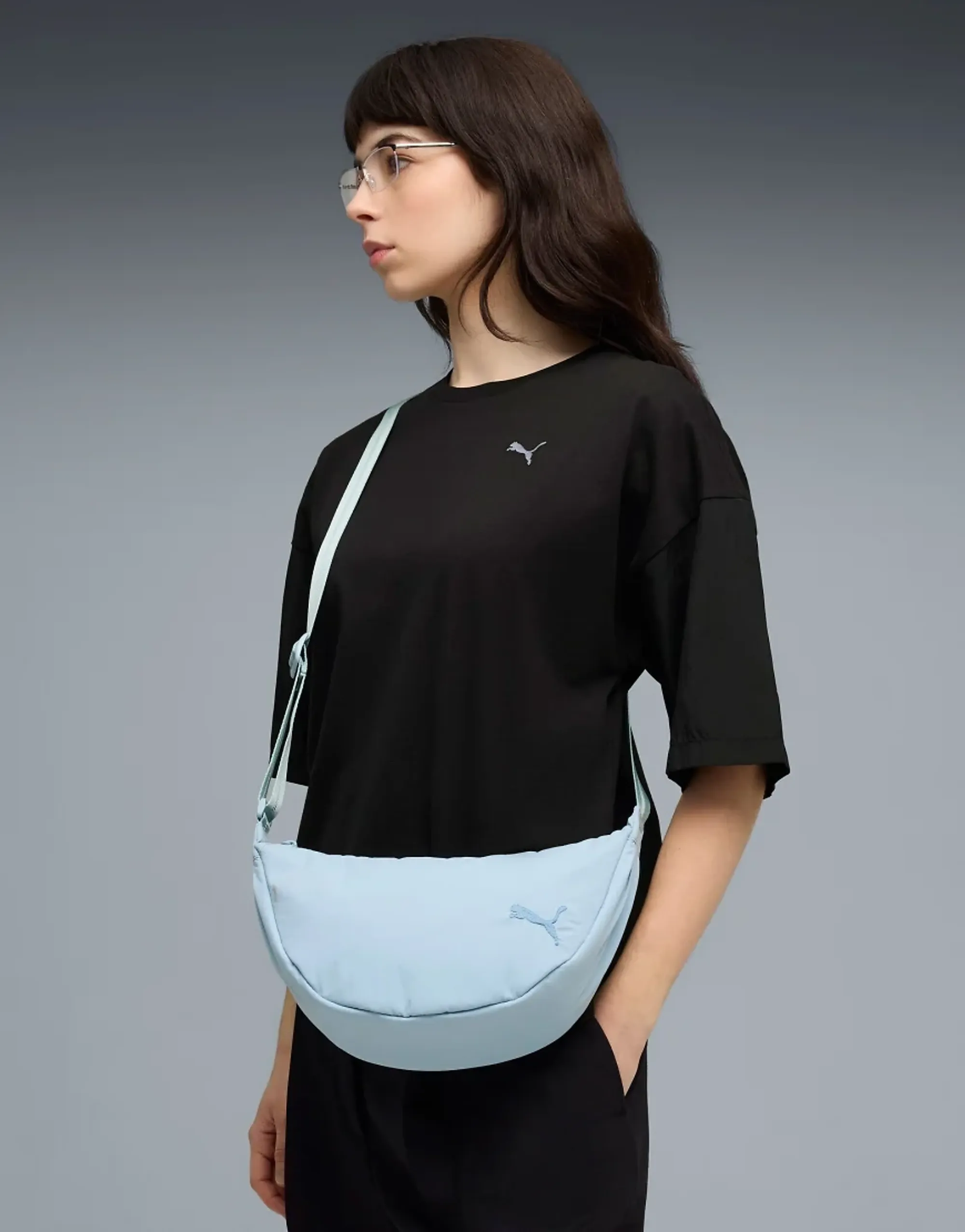 PUMA HER 3L Half Moon Bag Youth in Blue