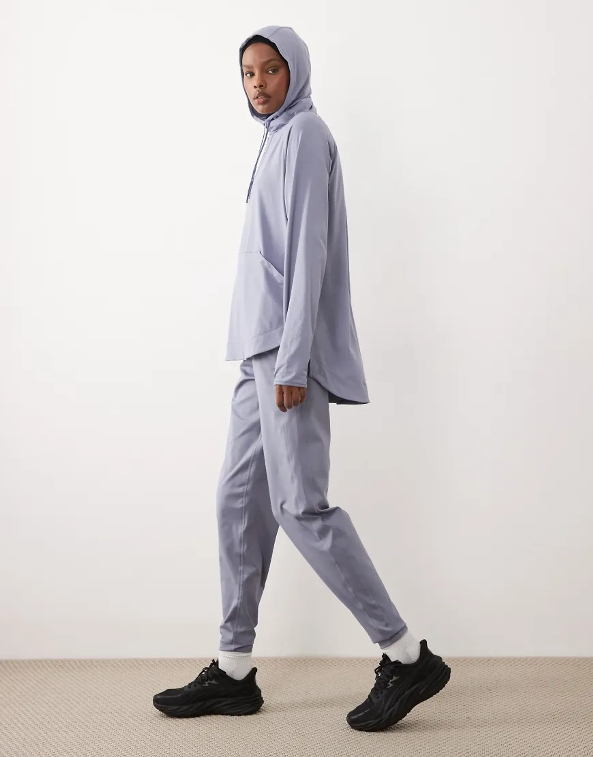 PUMA MODEST Joggers Women in Gray | Size Large