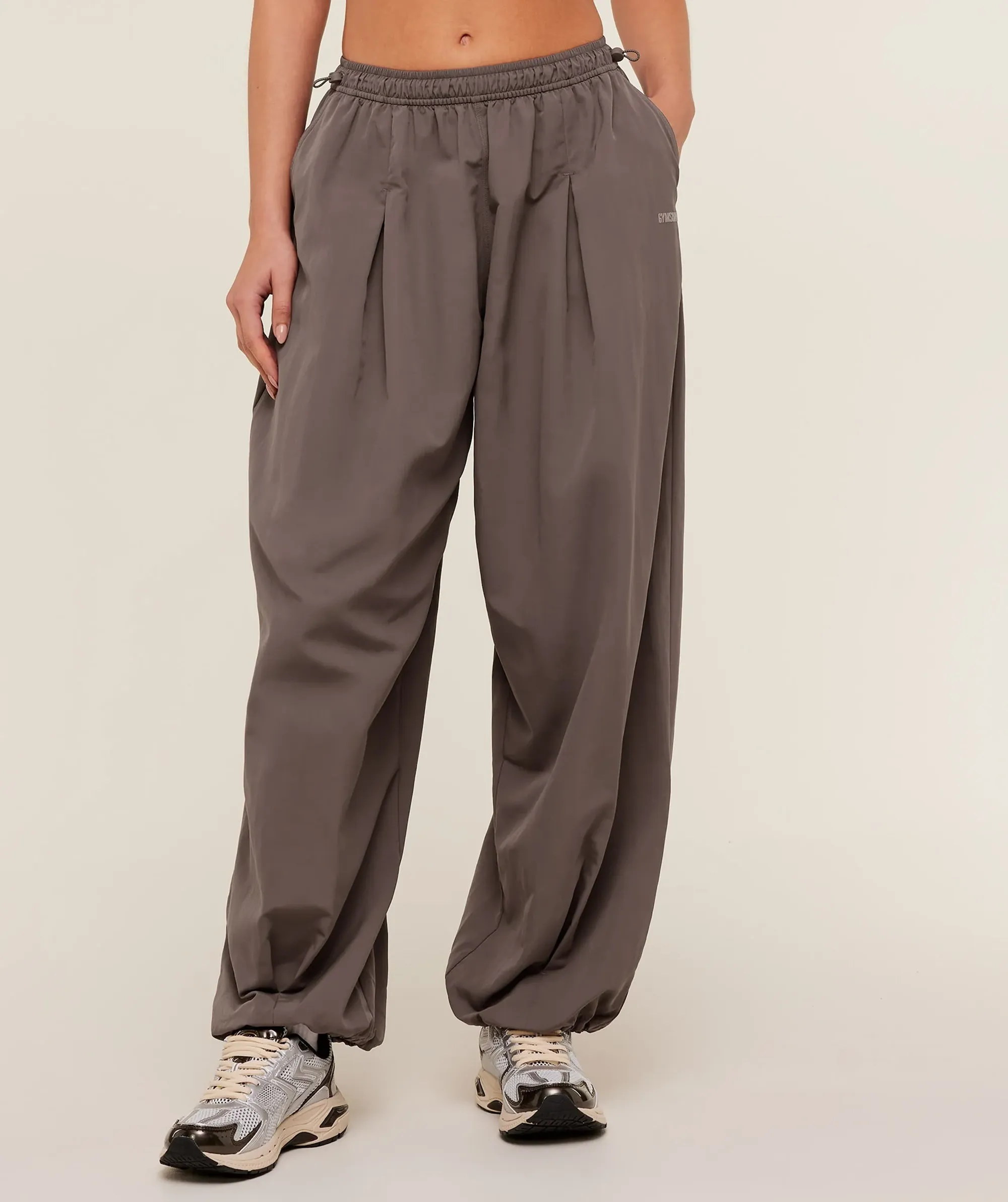 Gymshark Weekend Lifestyle Parachute Pant - Cool Brown
