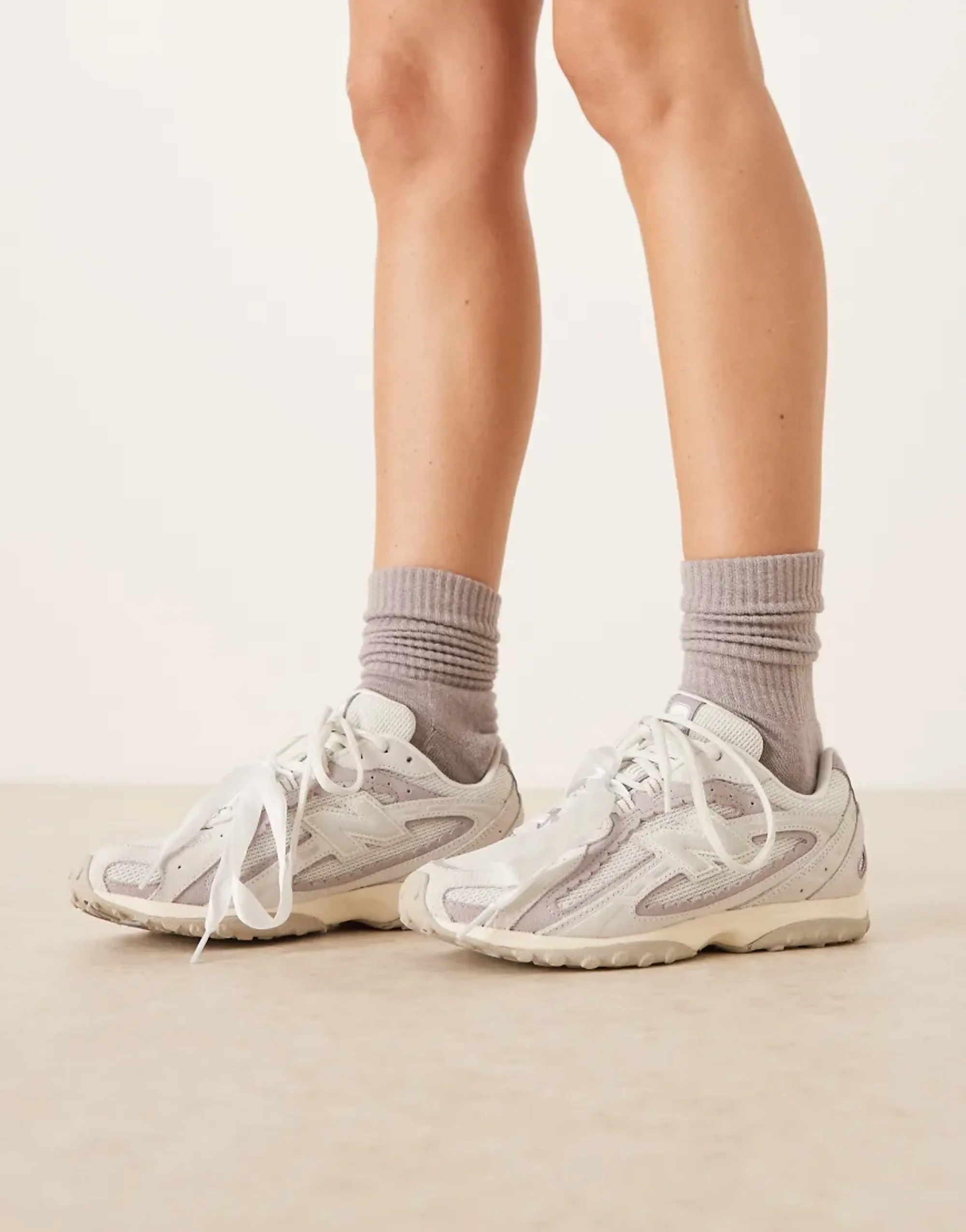 New Balance Unisex 204L in Grey Suede/Mesh