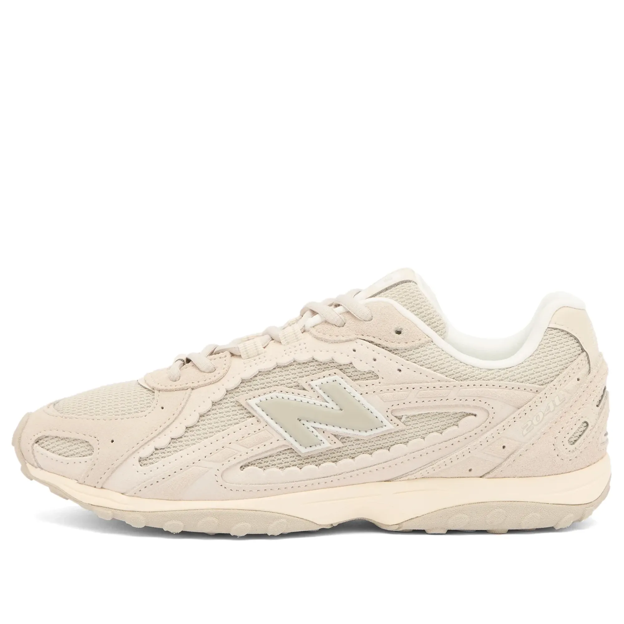 New Balance Unisex 204L in White/Beige Suede/Mesh