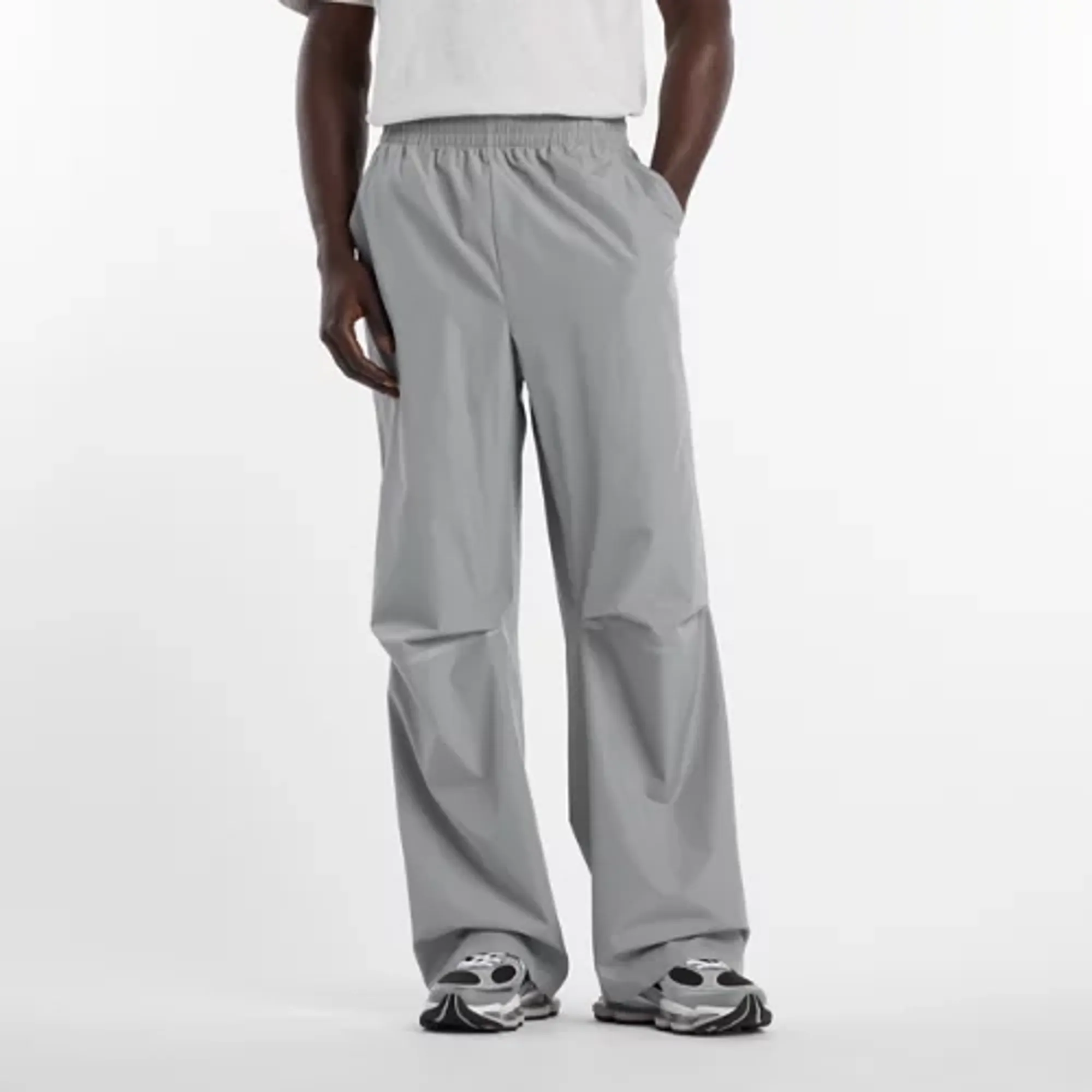 New Balance Men's Elusive Shell Pant in Grey Polywoven