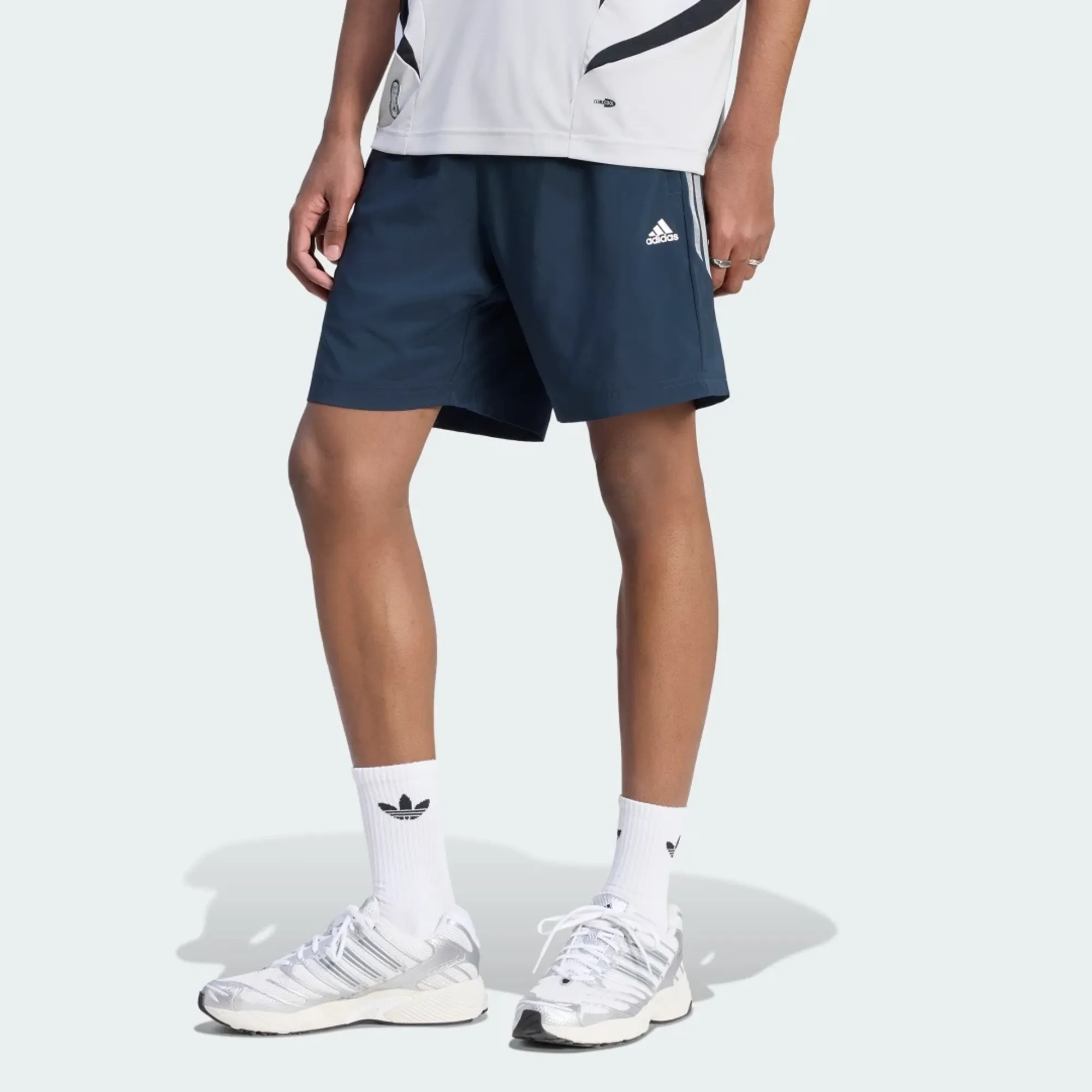 adidas LIGHTWEIGHT REGULAR SHORTS