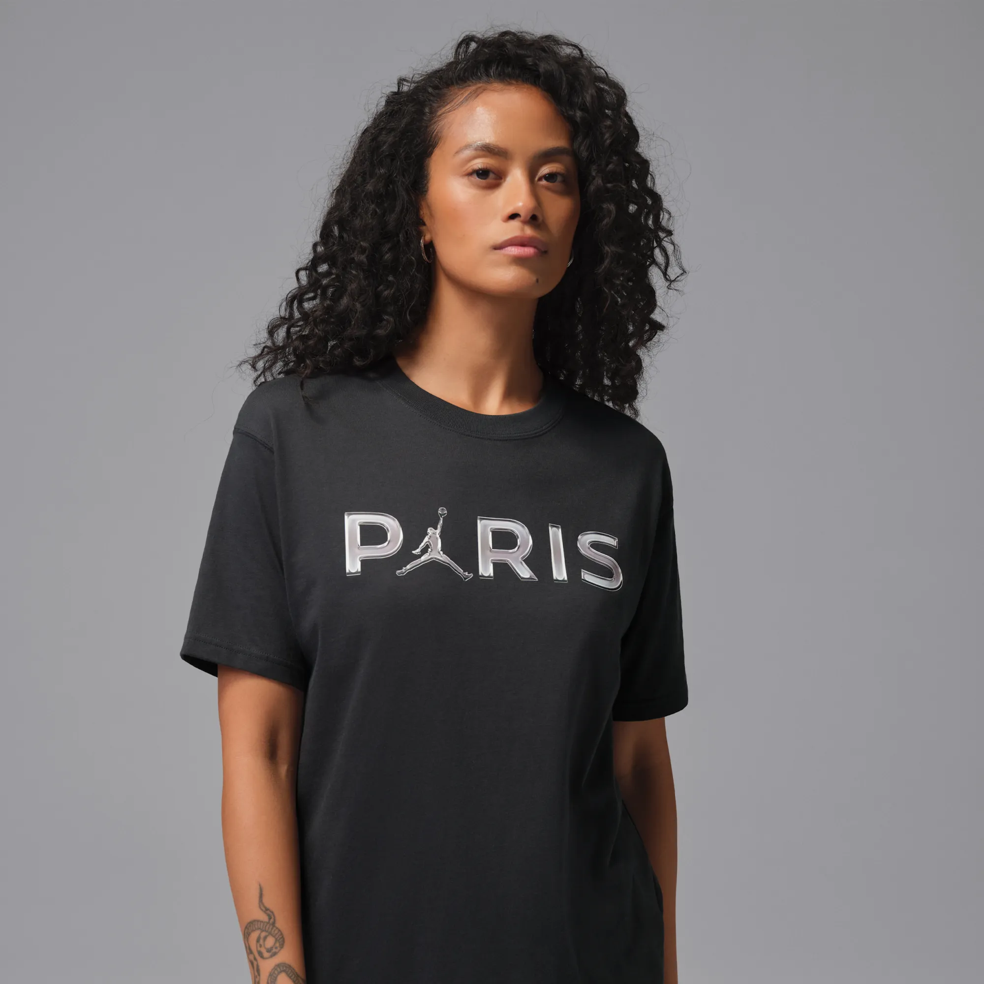 Nike Paris Saint-Germain Women's Graphic Girlfriend T-Shirt - Grey
