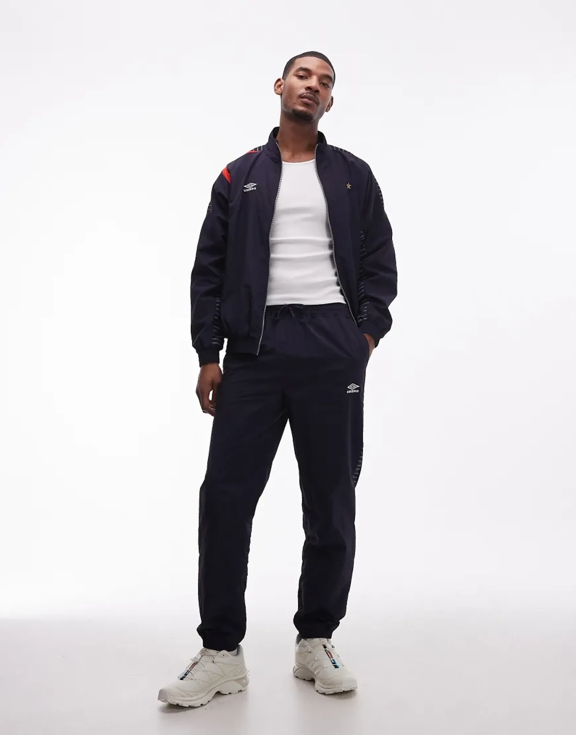 Umbro Relaxed Track Pant In Dark Blue And White-Navy