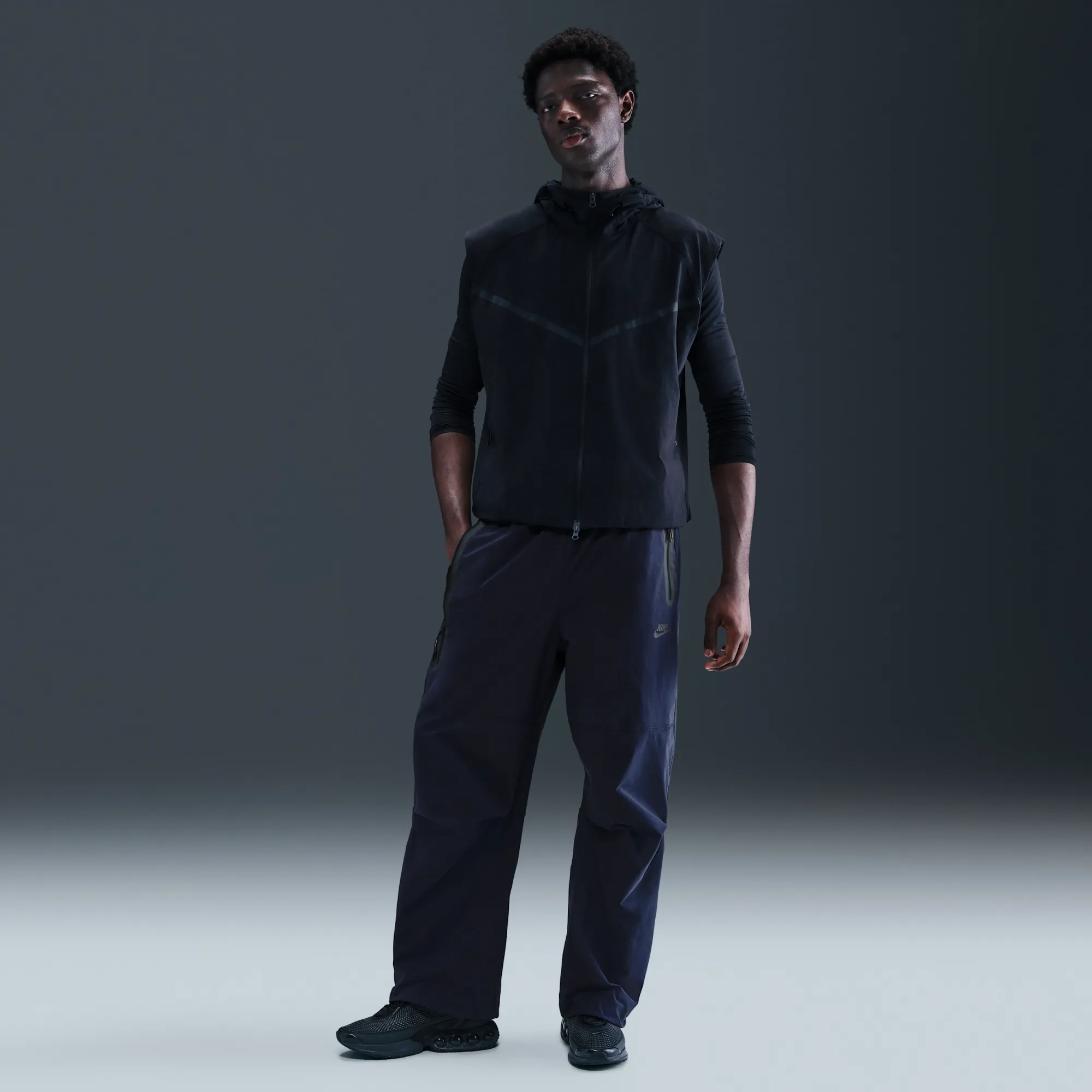 Nike Tech Men's Woven Oversized Trousers - Blue