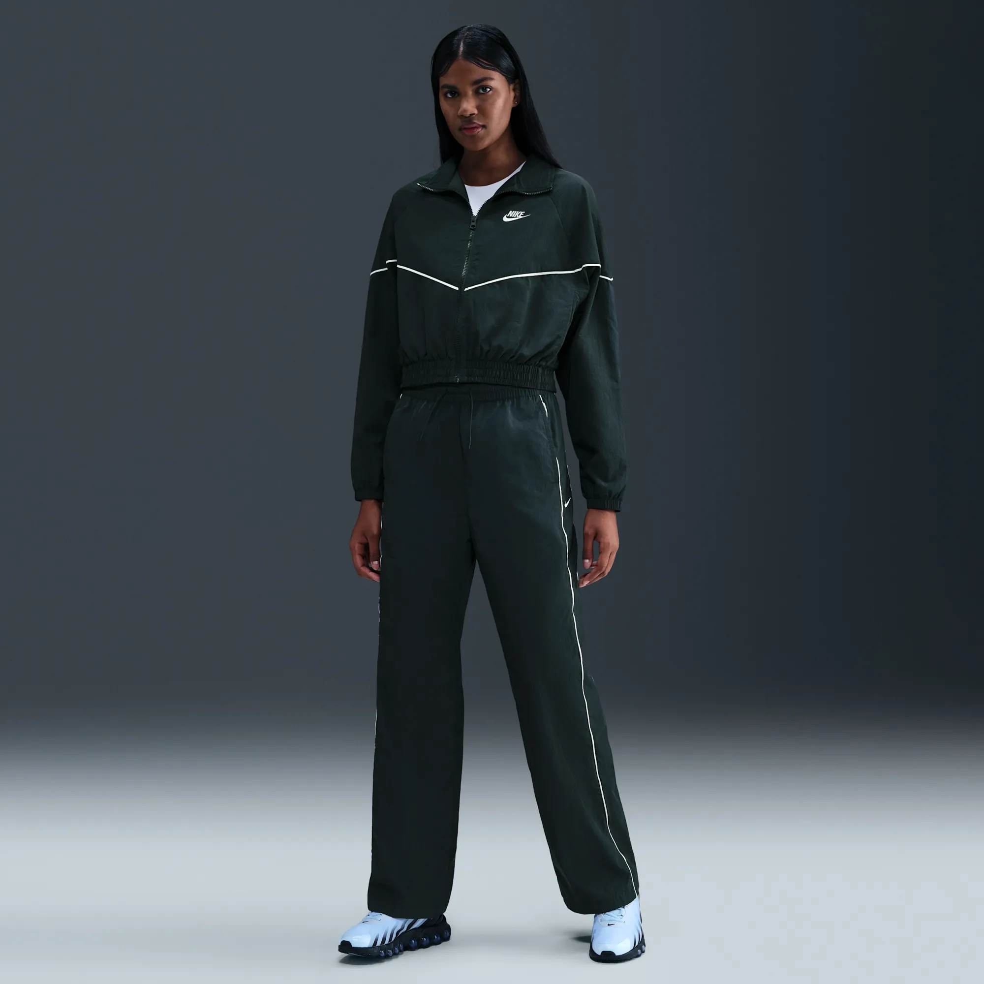 Nike Windrunner Women's High-Waisted Woven Open-Hem Trousers - Green - Nylon