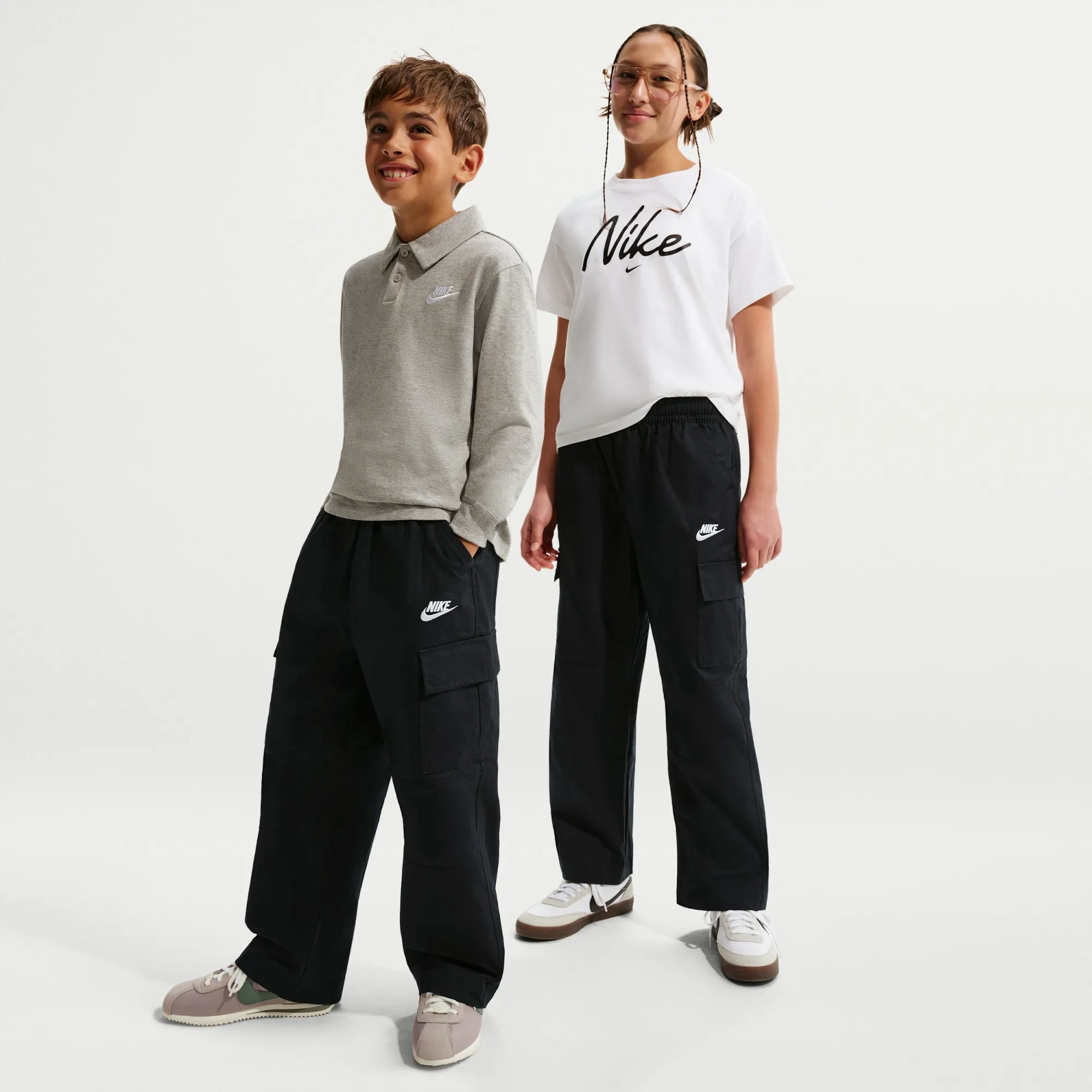 Nike Club Older Kids' Woven Cargo Trousers - Black - Cotton/Elastane
