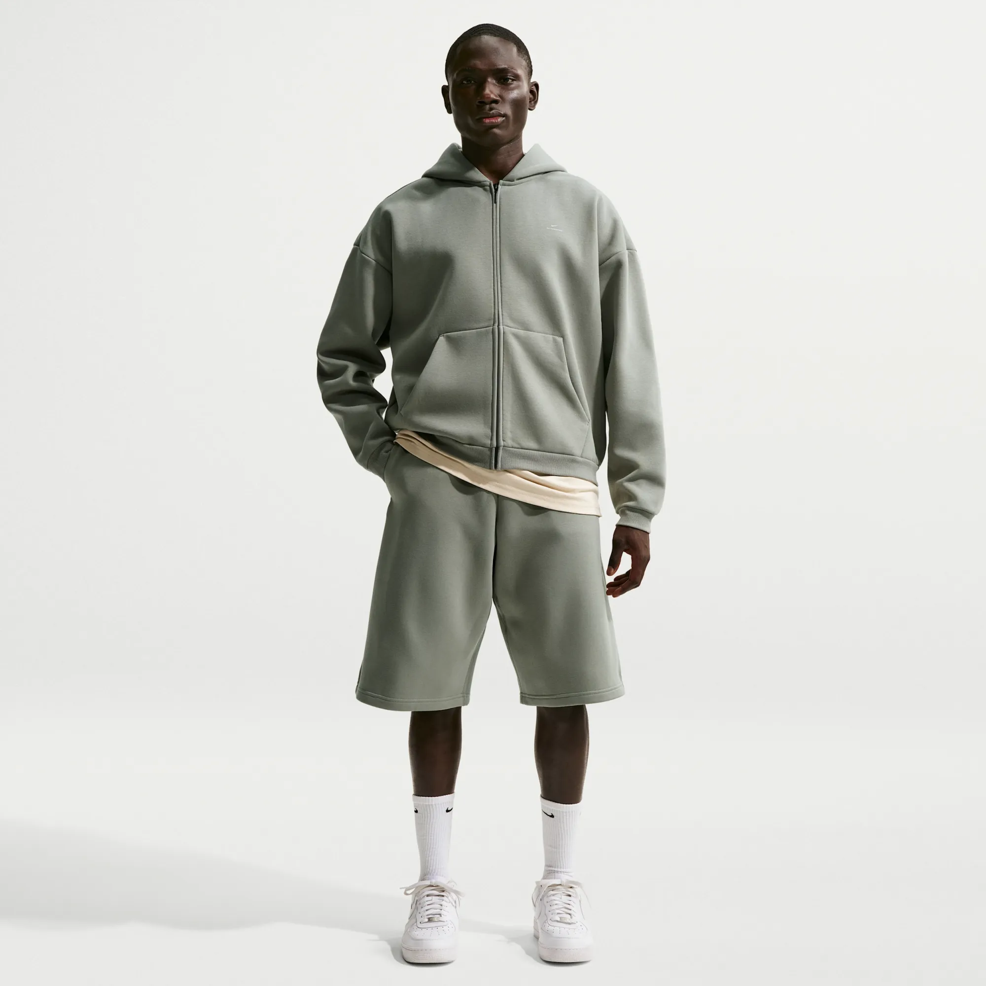 Nike Standard Issue Men's Therma-FIT 35.6cm (approx.) Fleece Basketball Shorts - Grey - Polyester/Cotton