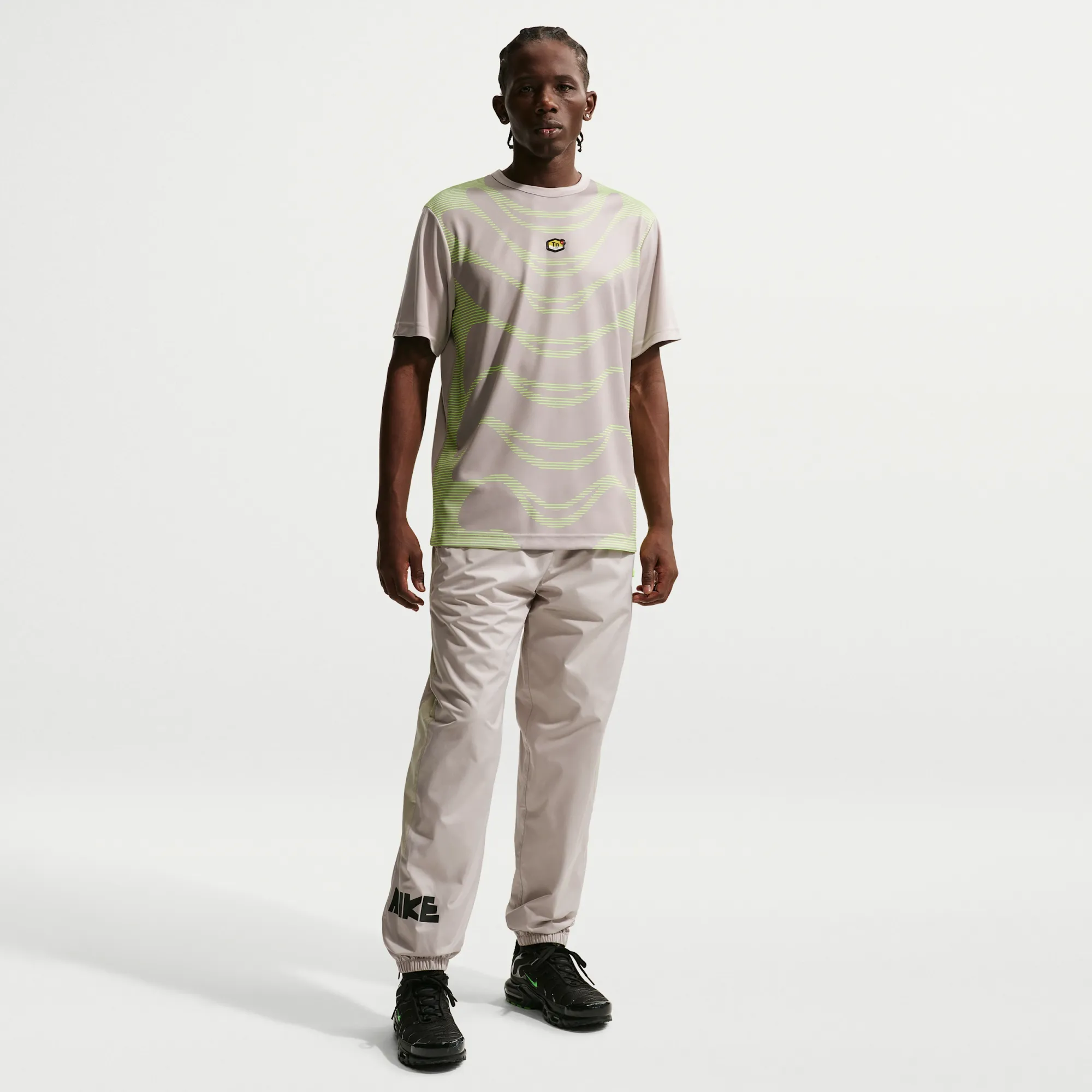 Nike Windrunner Men's Woven Graphic Trousers - Brown - Polyester