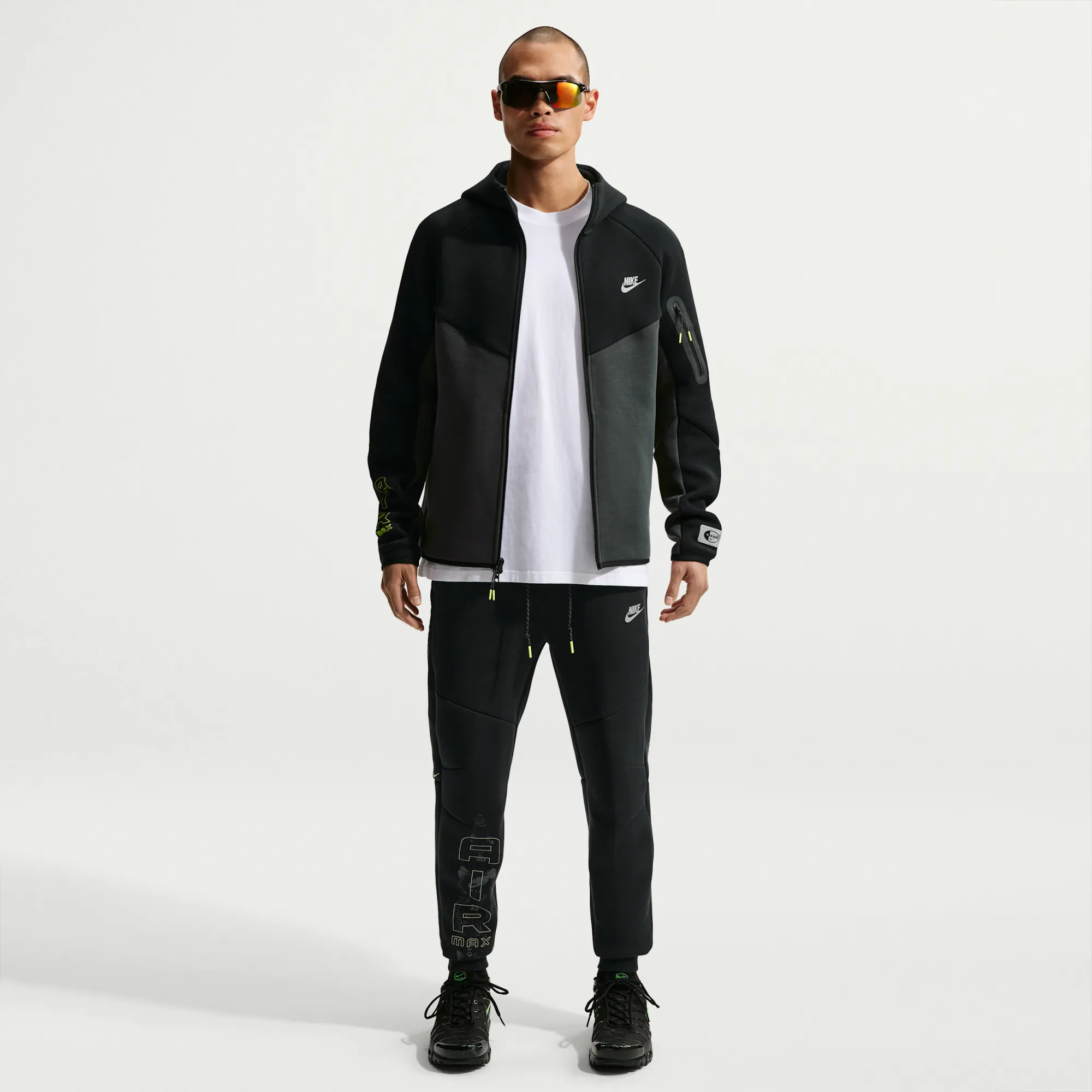 Nike Tech Men's Fleece Joggers - Black - Cotton/Polyester