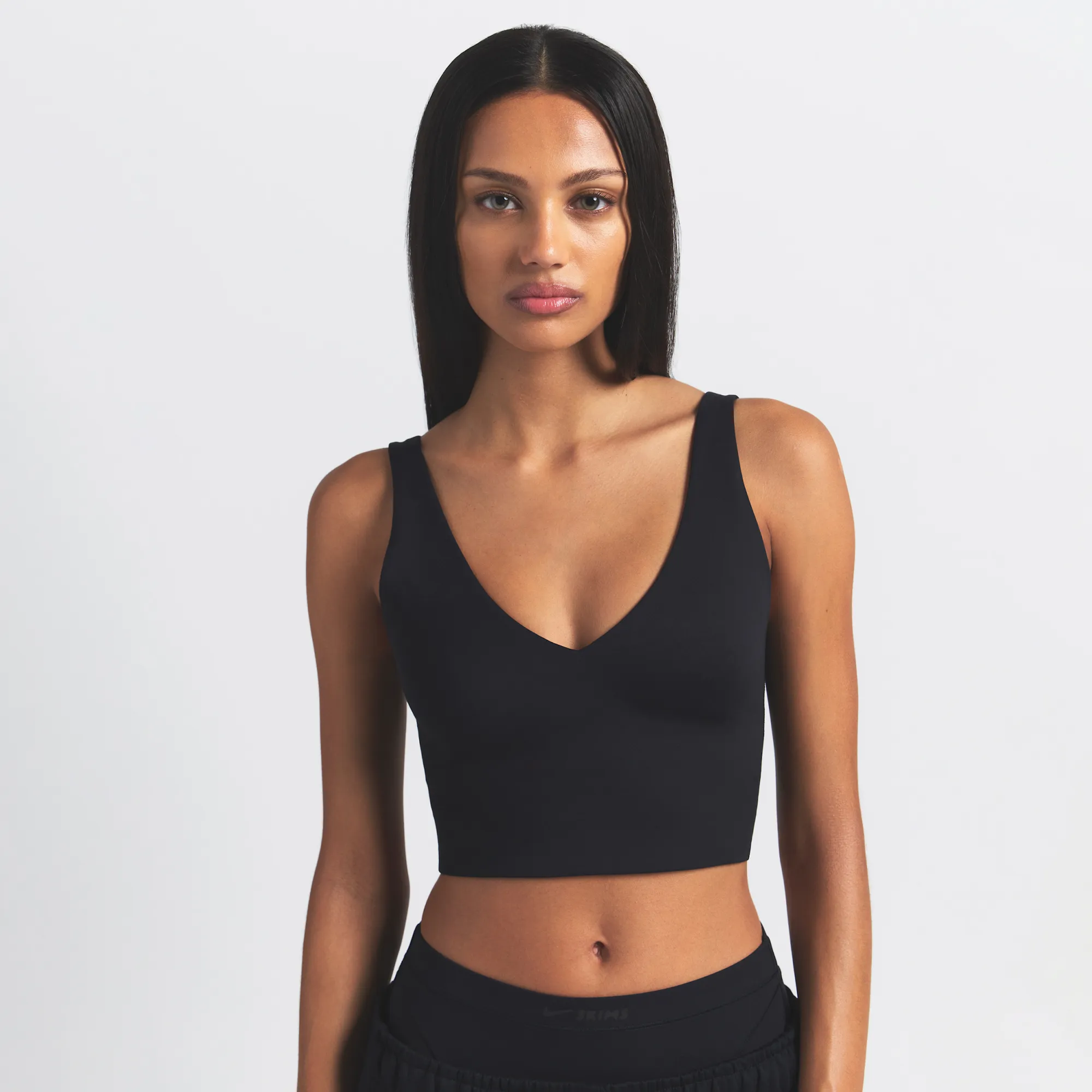 NikeSKIMS Matte Women's V-Neck Long-Line Bra - Black - Polyamide/Lycra® Elastane