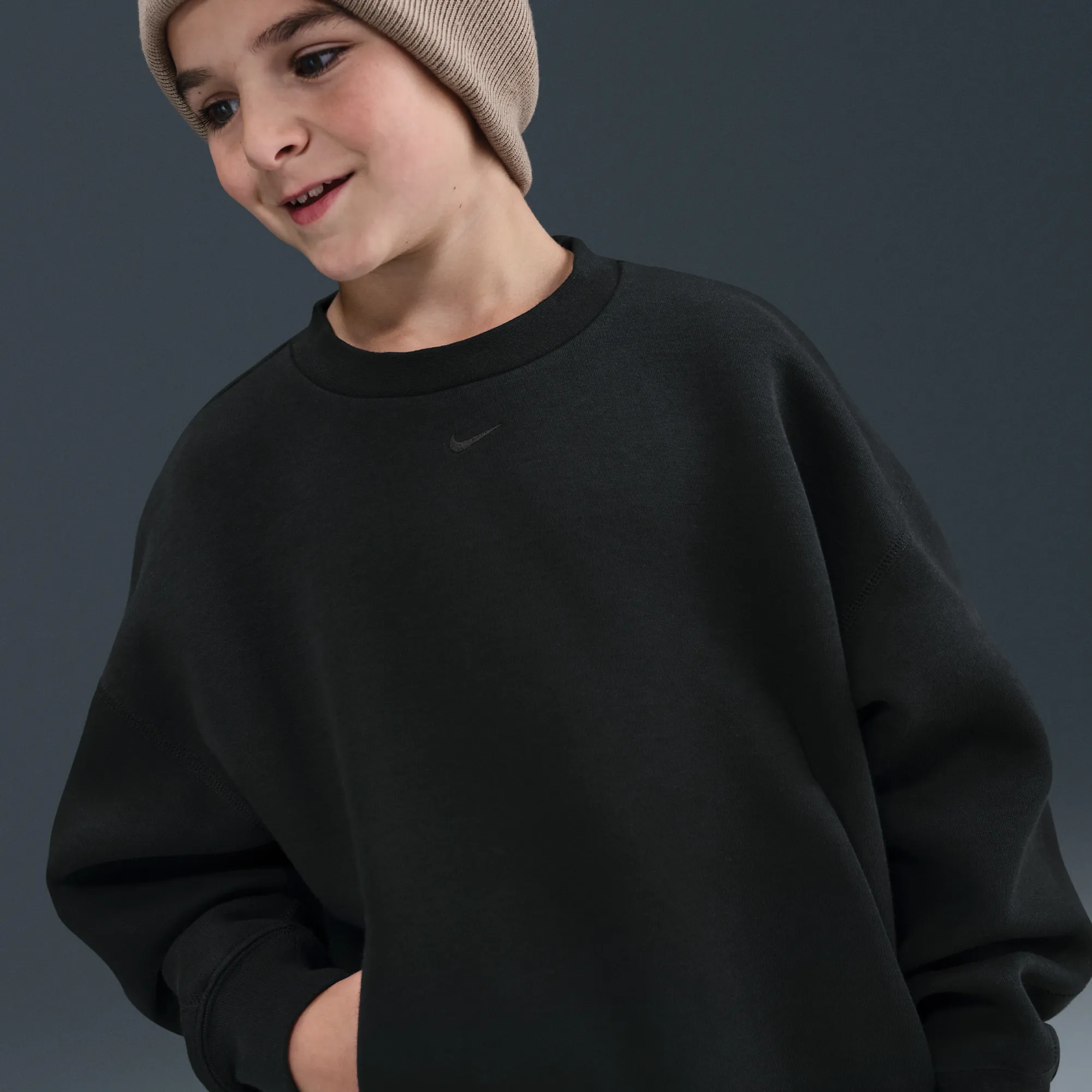 Nike Tech Fleece Older Kids' (Boys') Oversized Crew-Neck Sweatshirt - Black - Cotton/Polyester