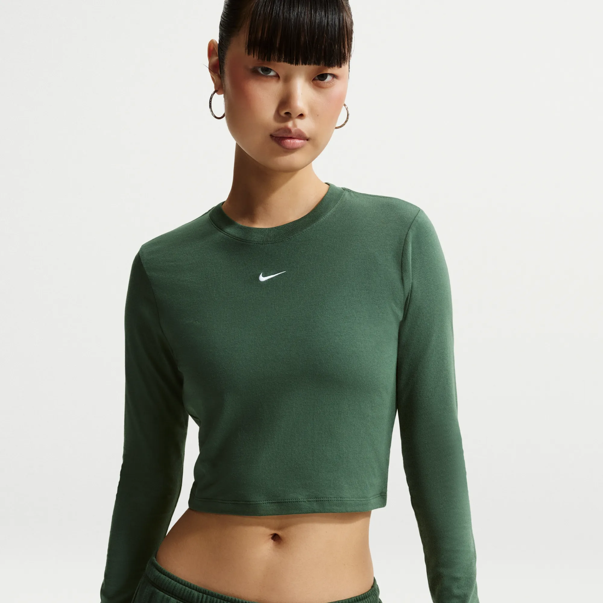 Nike Chill Knit Women's Slim Long-Sleeve Cropped Top - Green - Modal/Cotton/Elastane