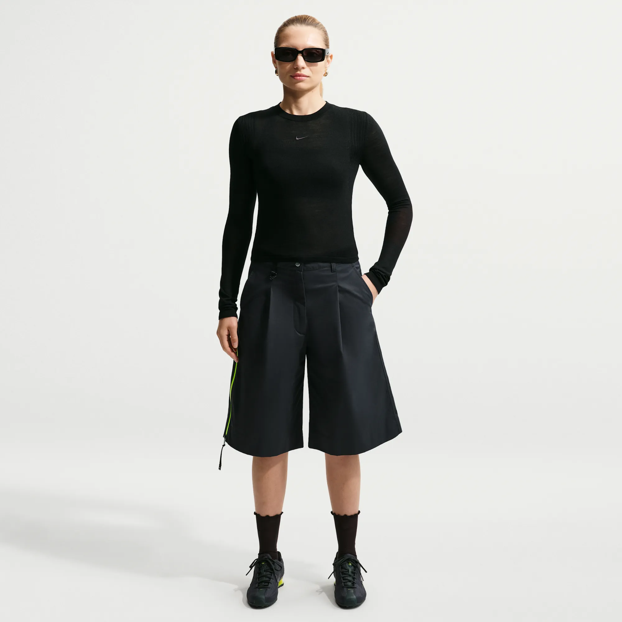 Nike Airreverent Women's Low-Rise Shorts - Black