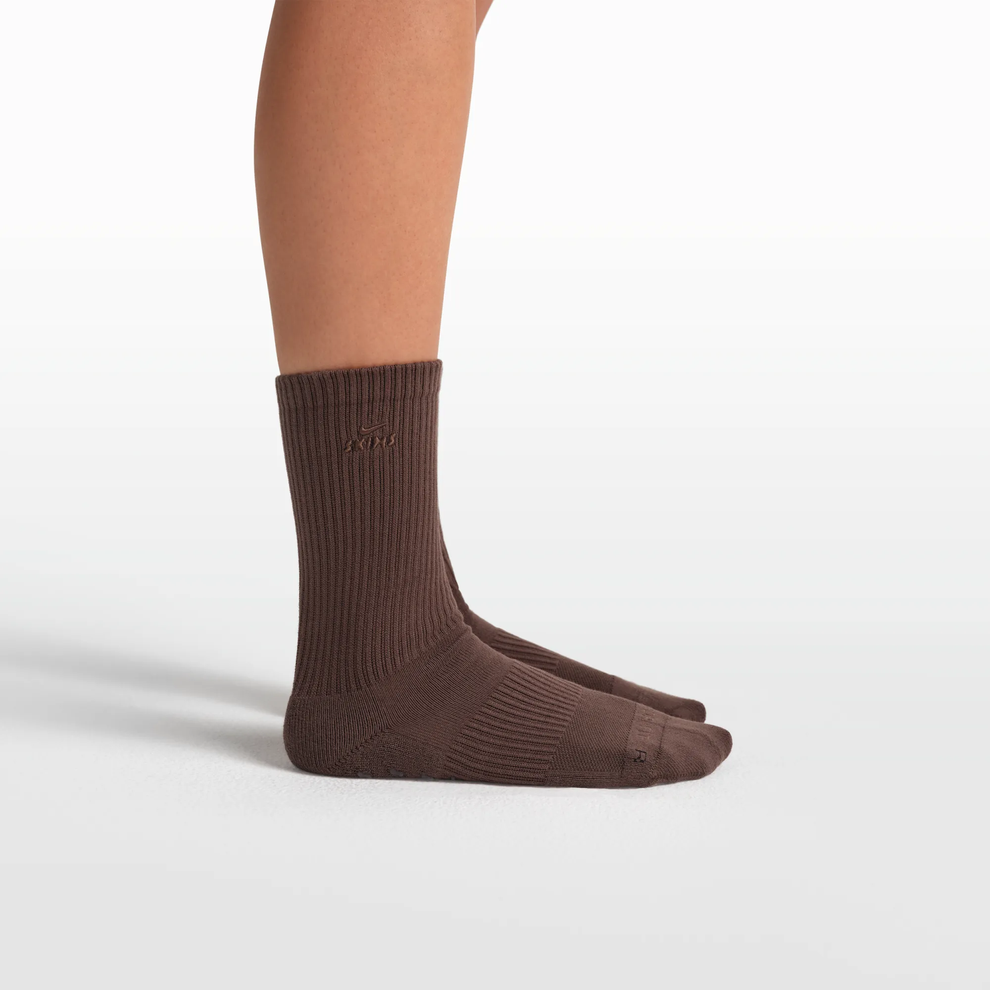 NikeSKIMS Women's Pilates Crew Socks - Brown