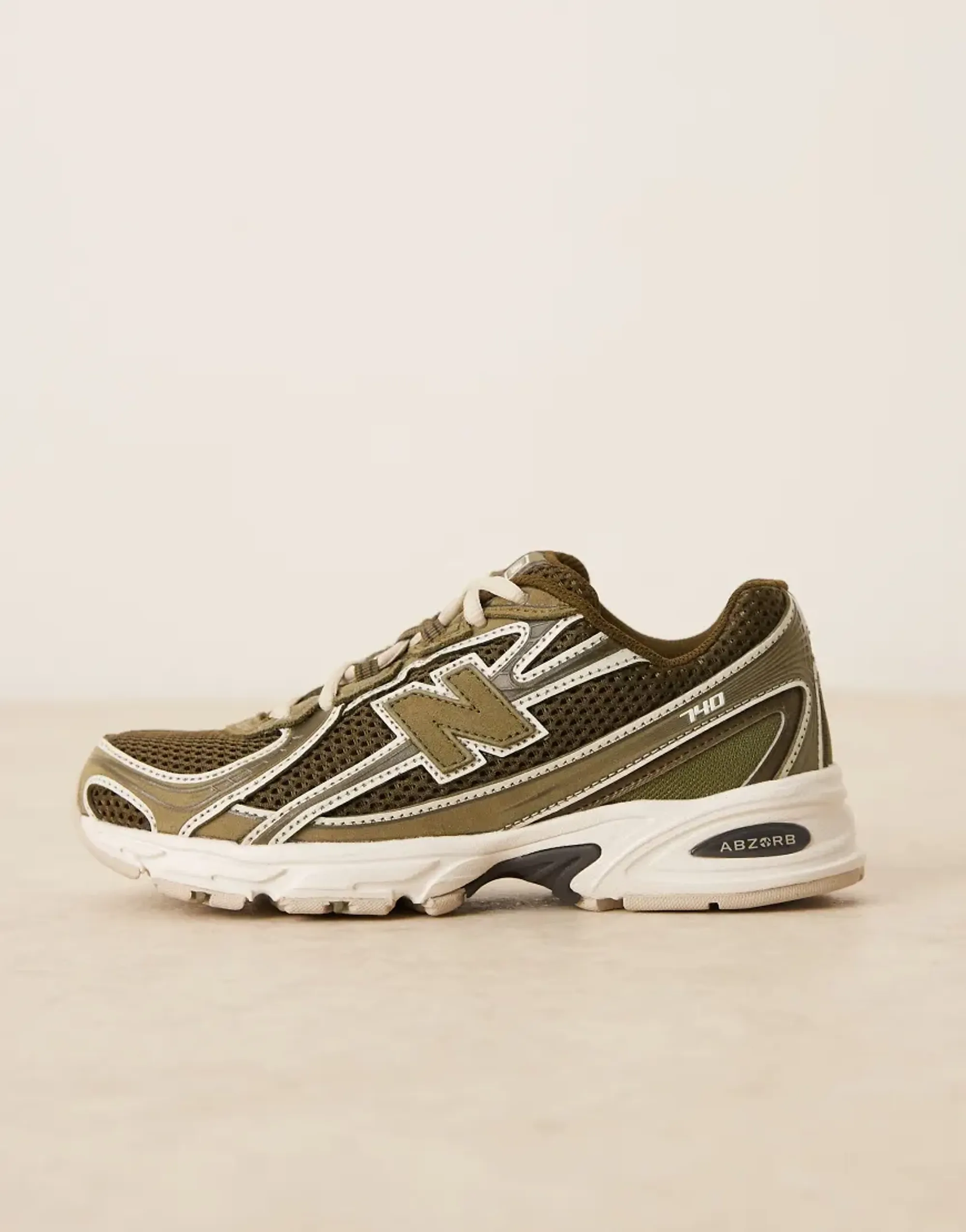 New Balance 740 Trainers In Brown