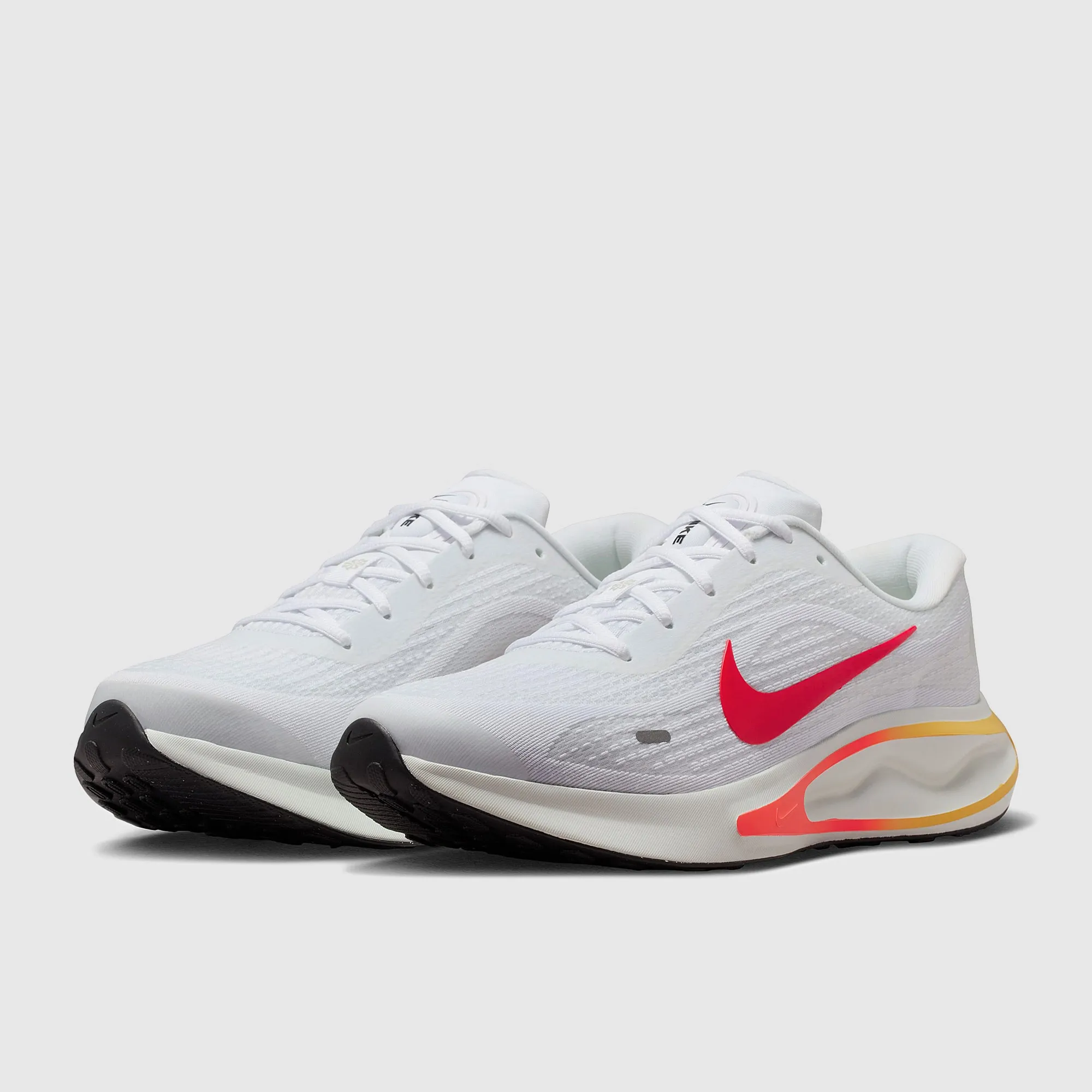 Nike Journey Run White Brt Crimson Spruce Aura Topaz Gold Black