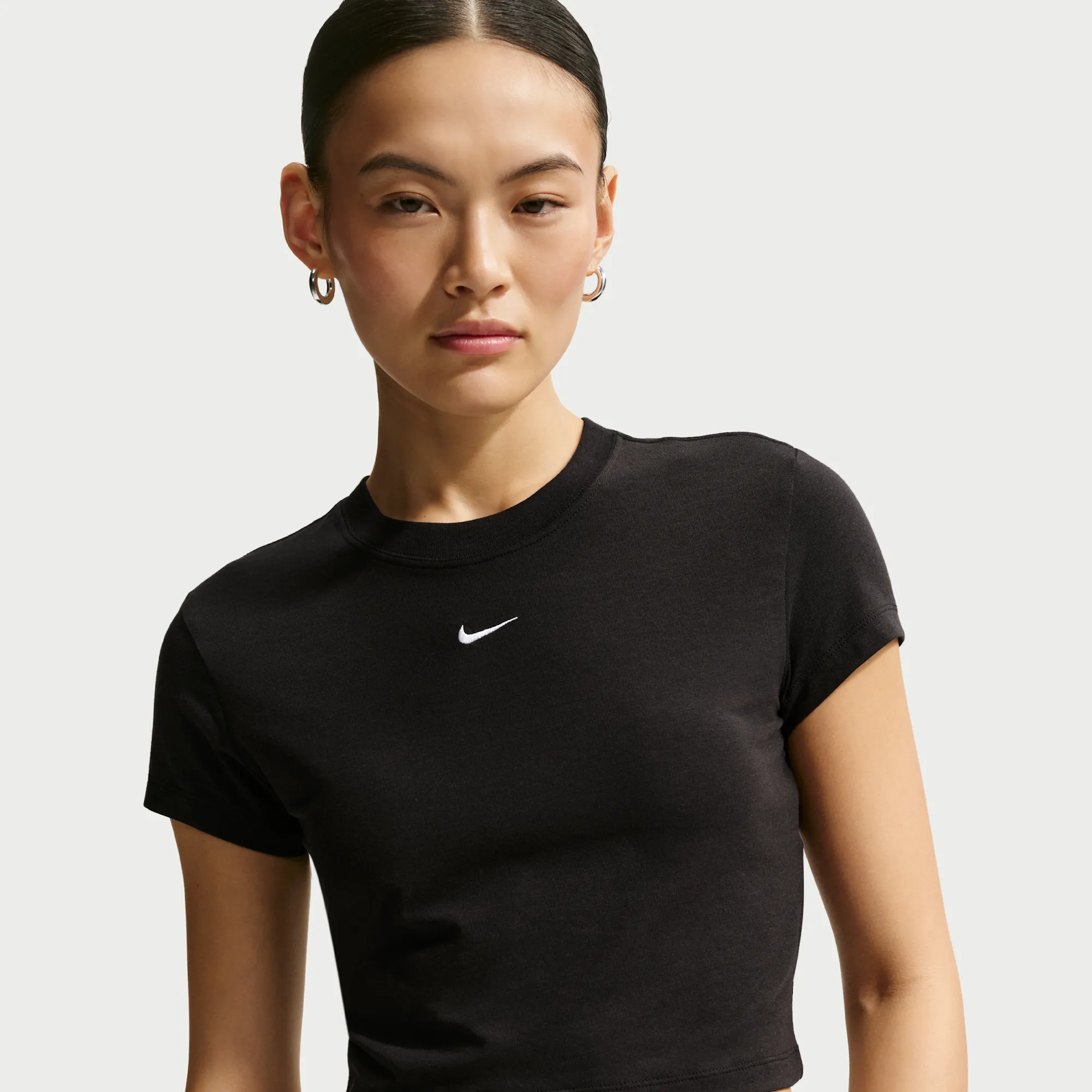 Nike Chill Knit Women's Cropped T-Shirt - Black