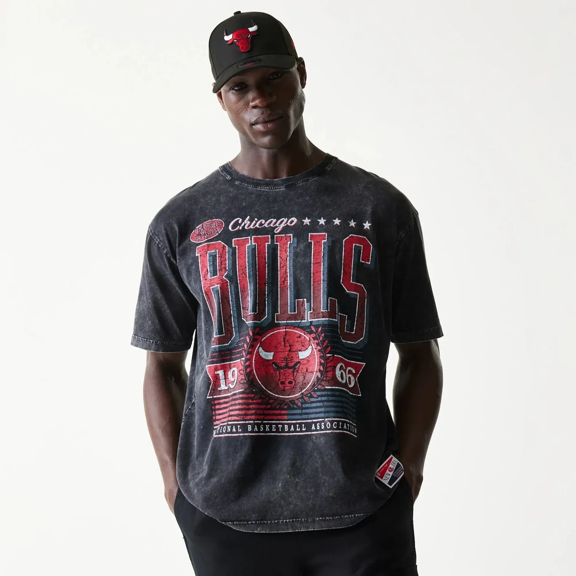 Chicago Bulls NBA Black T-Shirt New Era Cap adult unisex