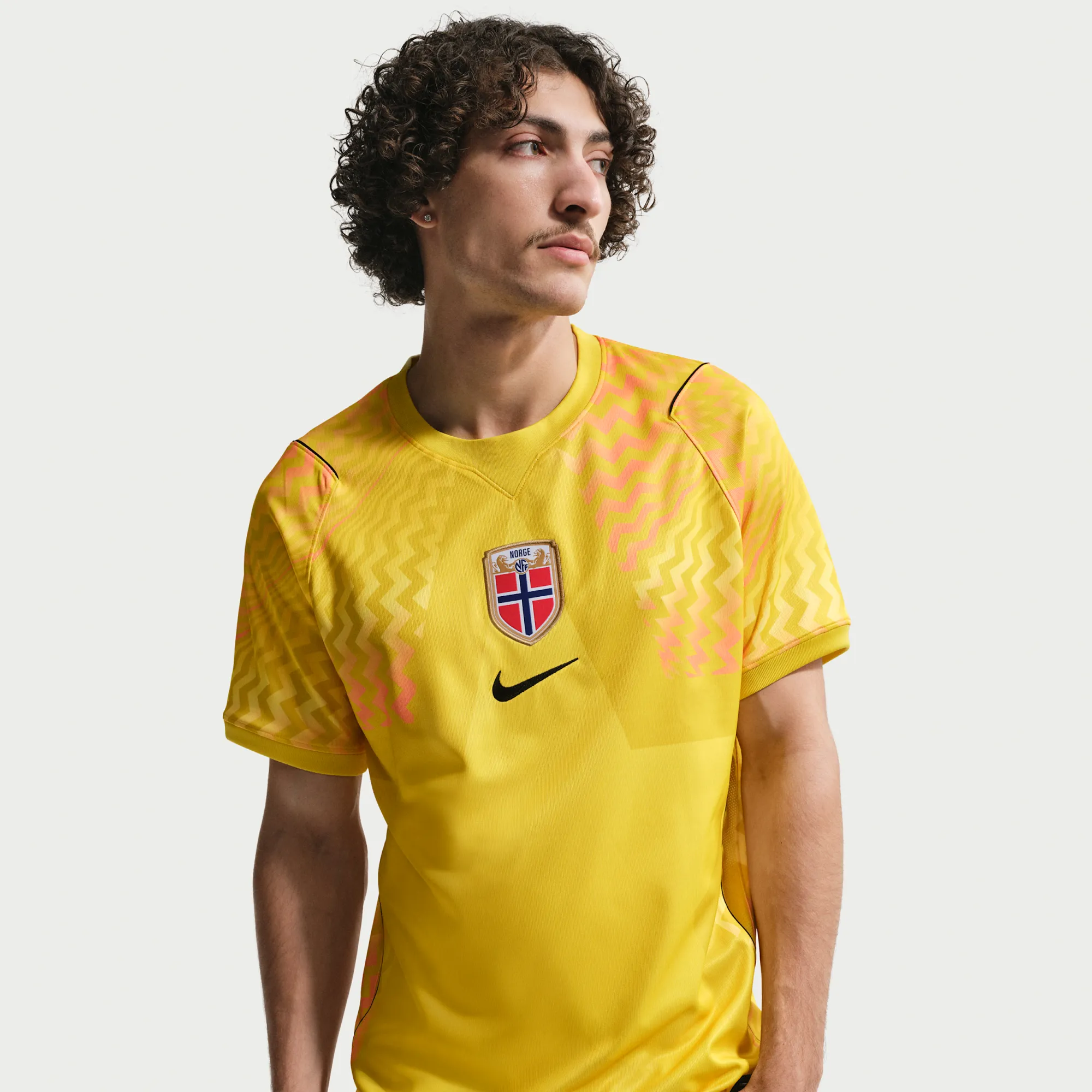 Norway 2026 Stadium Goalkeeper Men's Nike Dri-FIT Football Replica Short-Sleeve Shirt - Yellow - Polyester