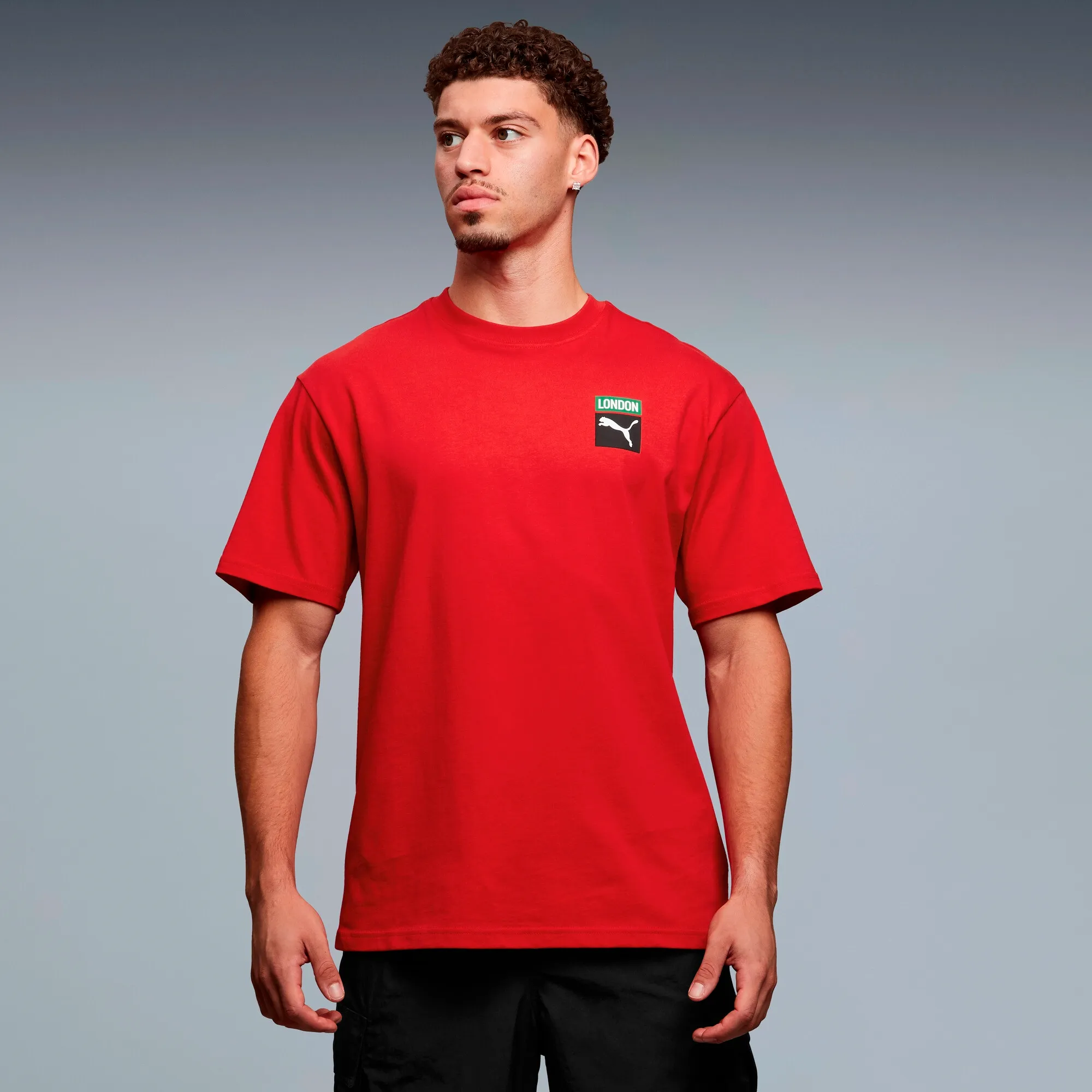 PUMA Graphic Box LDN T-Shirt Unisex in Red | Size Large