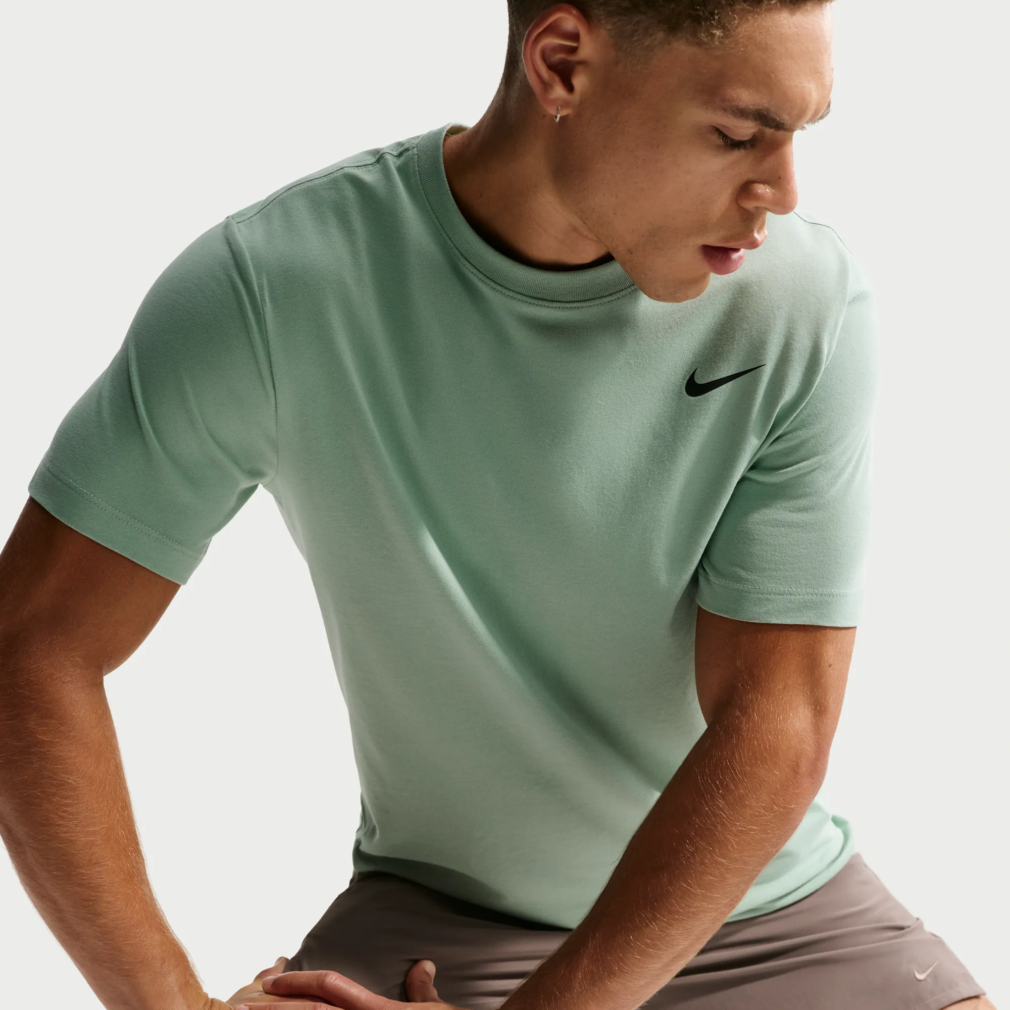 Nike Dri-FIT Men's Fitness T-Shirt - Green