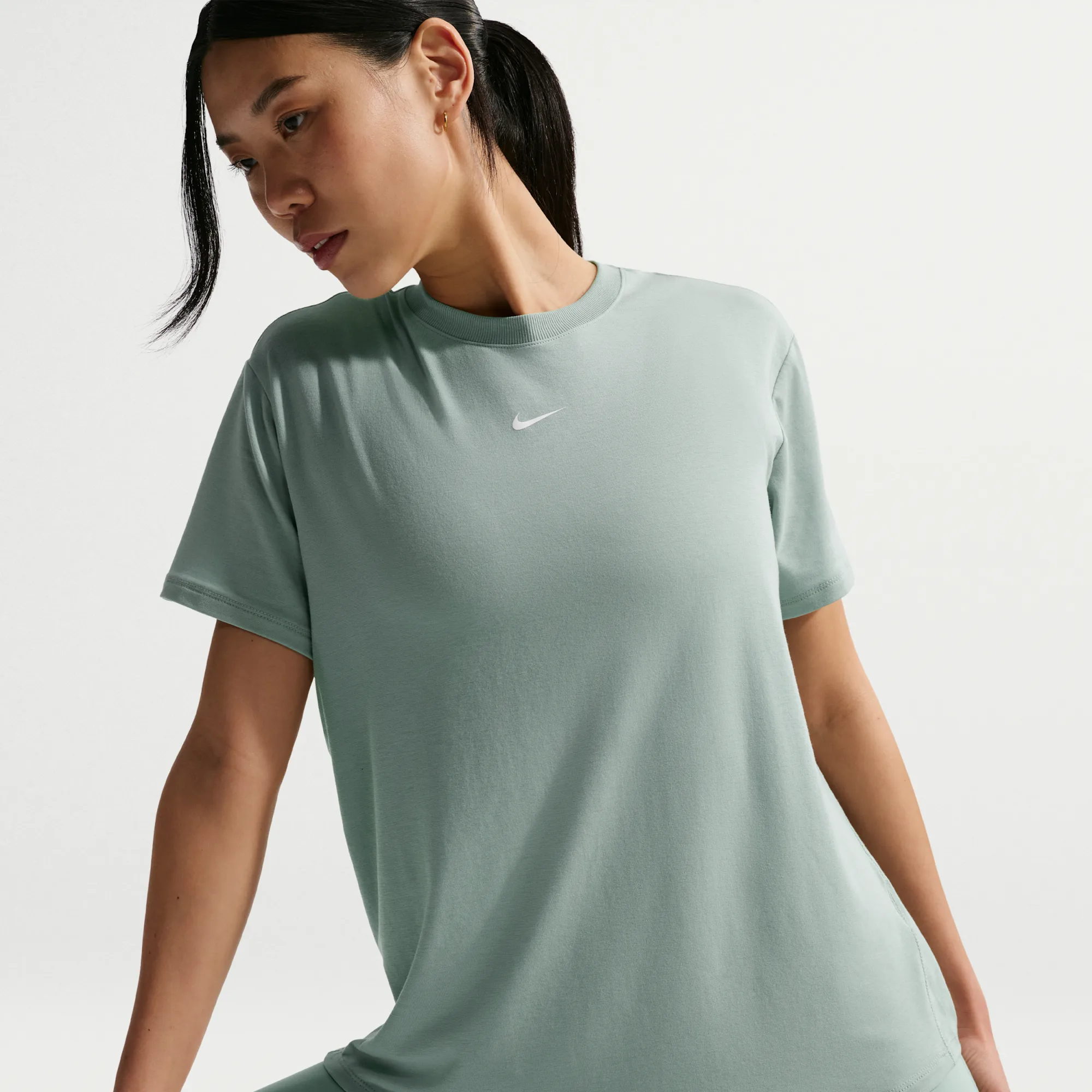Nike One Relaxed Women's Dri-FIT Short-Sleeve Top - Green