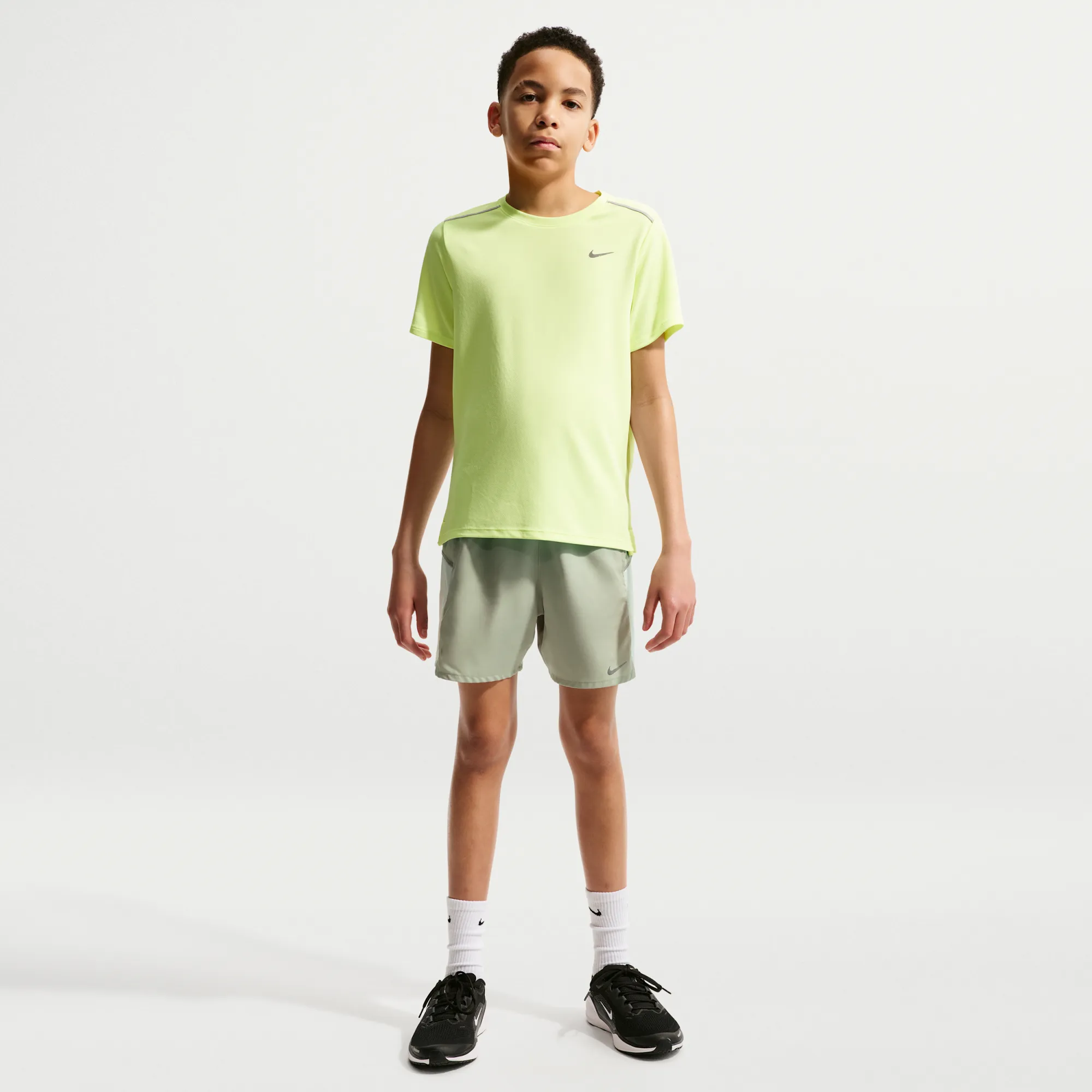 Nike Miler Older Kids' Dri-FIT Training Shorts - Green - Polyester