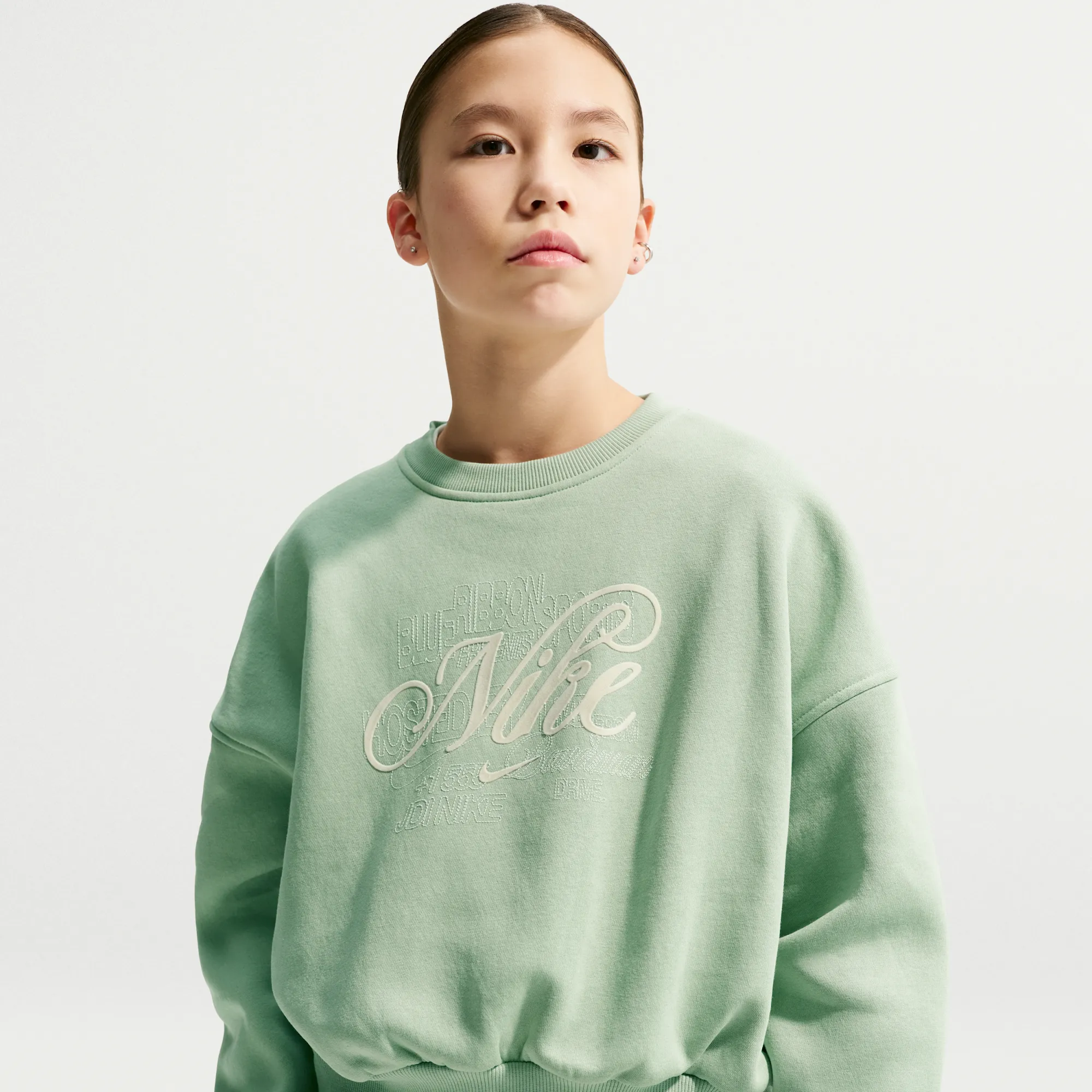 Nike Club Fleece Older Kids' (Girls') Boxy Crew-Neck Sweatshirt - Green - Cotton/Polyester