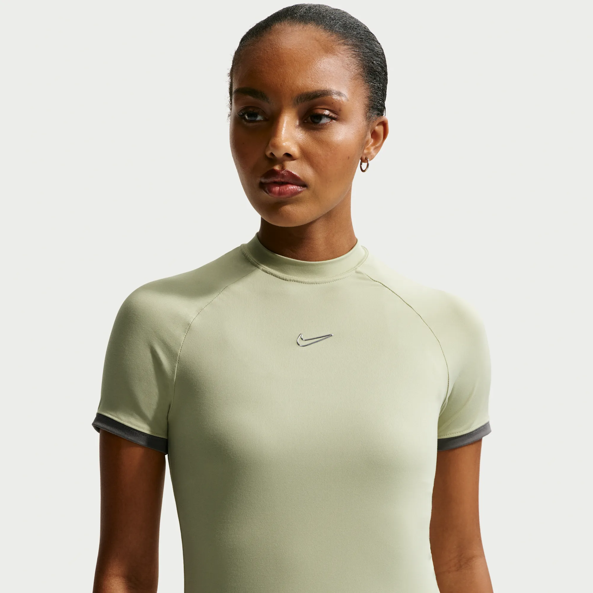 Nike Women's Slim Short-Sleeve Top - Green - Polyester/Elastane
