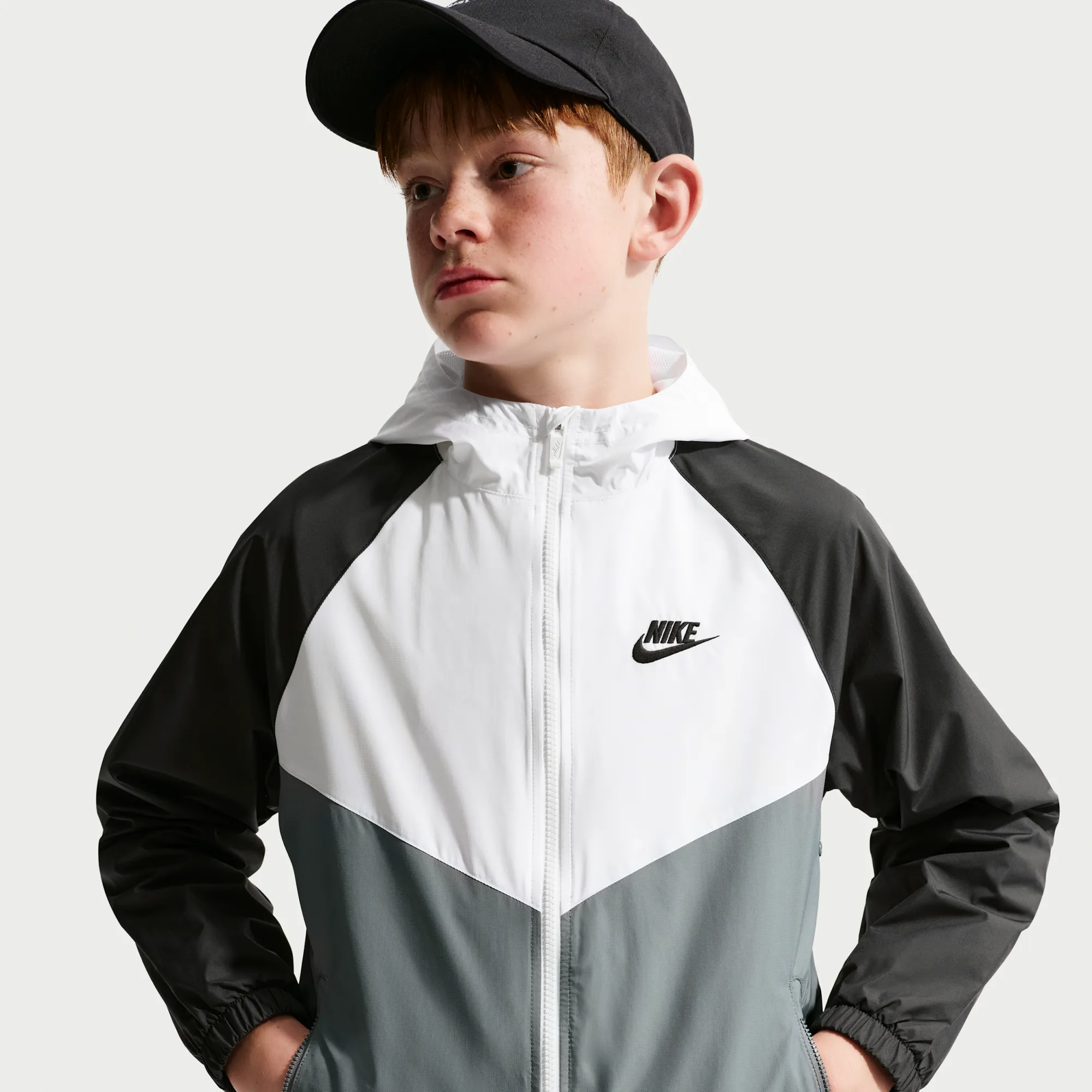 Nike Windrunner Older Kids' Hooded Repel Jacket - White - Polyester