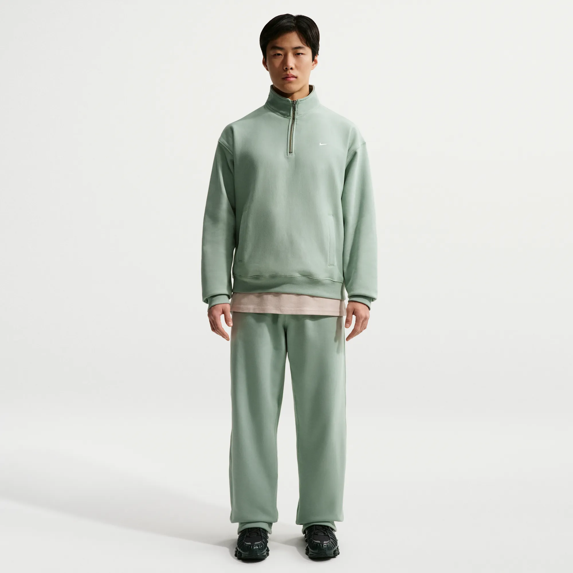 Nike Solo Swoosh Men's Fleece Open-Hem Trousers - Green - Cotton/Polyester