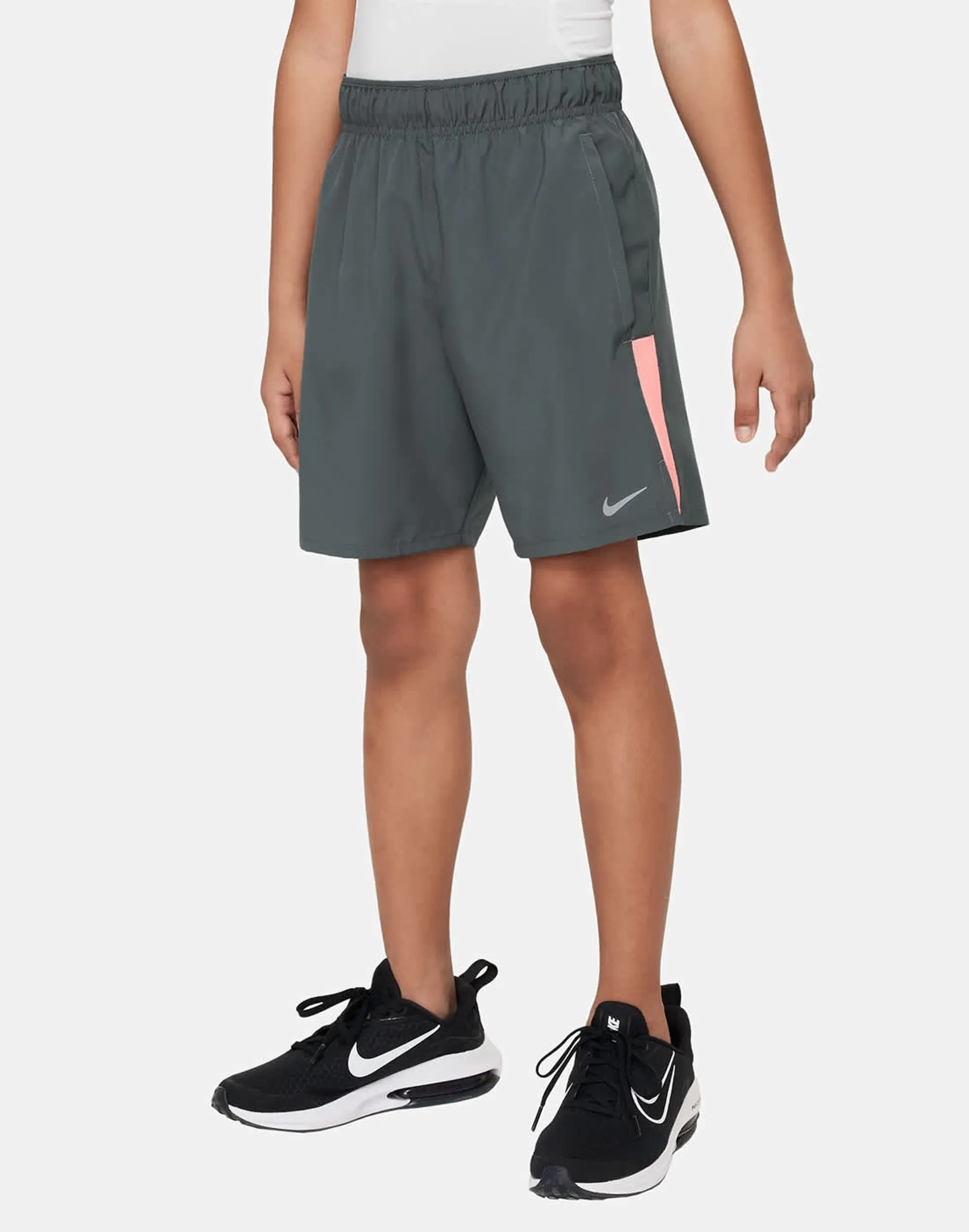 Nike Older Kids Challenger Shorts Wh in Grey 
