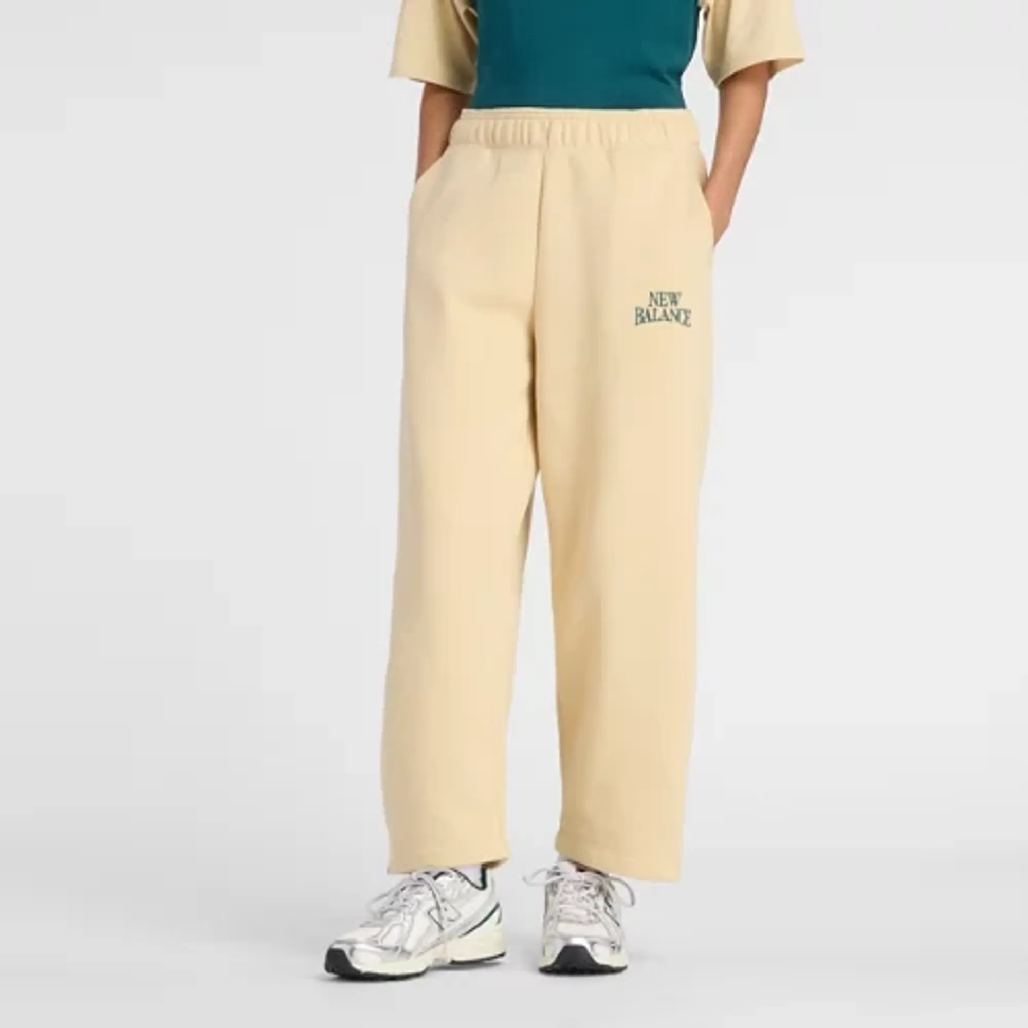 New Balance Women's Trackside Fleece Barrel Pant in Brown Cotton Fleece