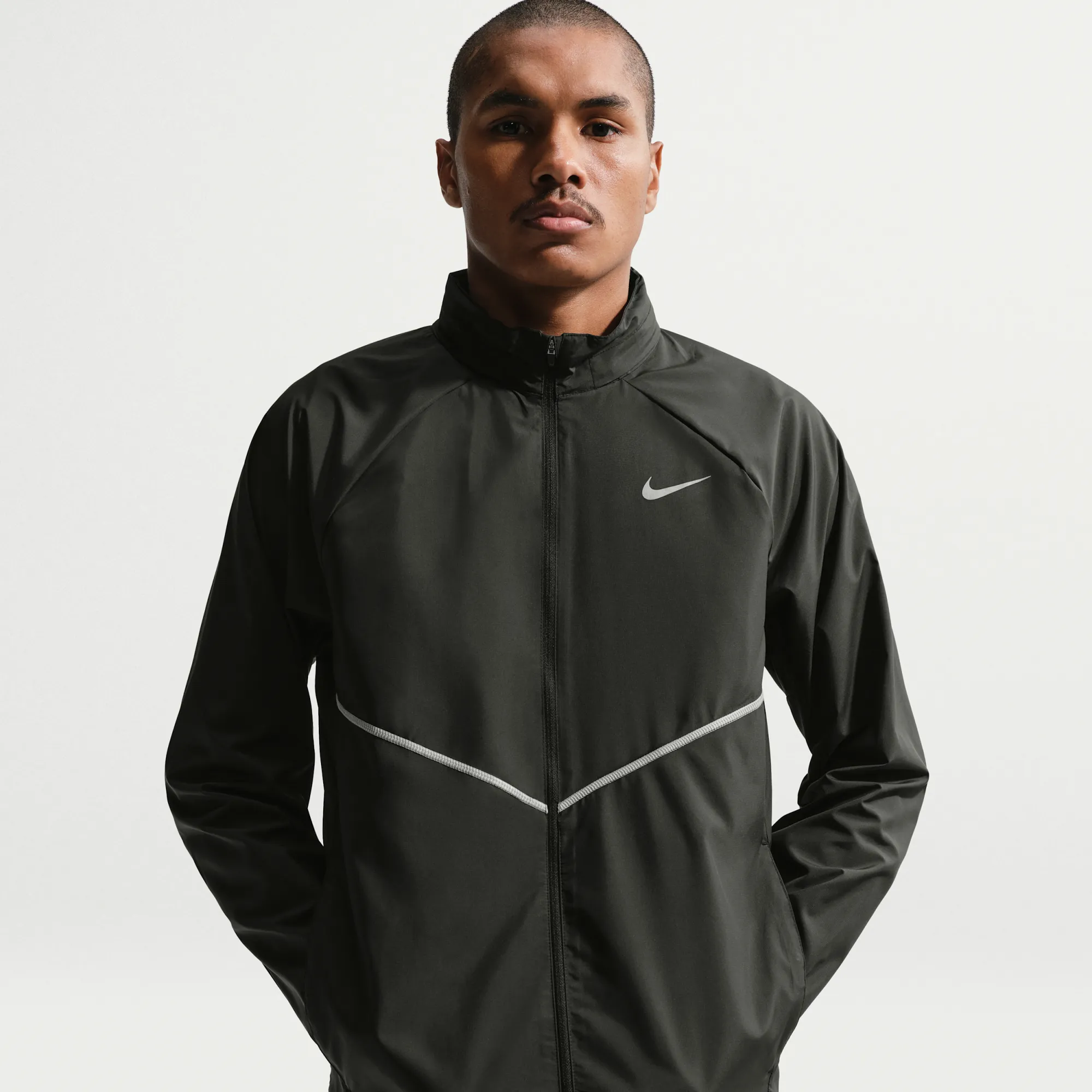 Nike Miler Men's Repel UV Protection Running Jacket - Black - Polyester