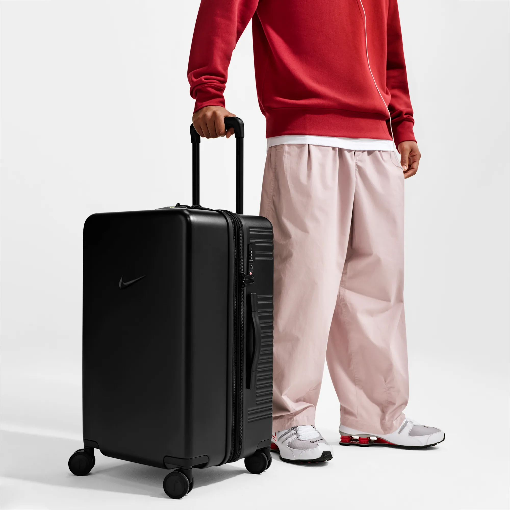 Nike Sportswear 26in Hardshell Luggage Black