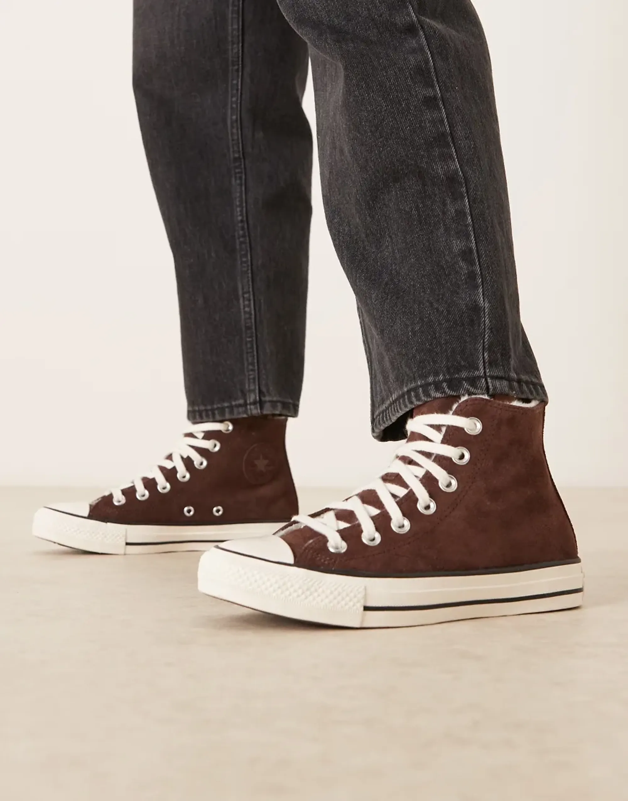 Converse Women's Chuck L Hi Canvas High-Top Trainers - Brown