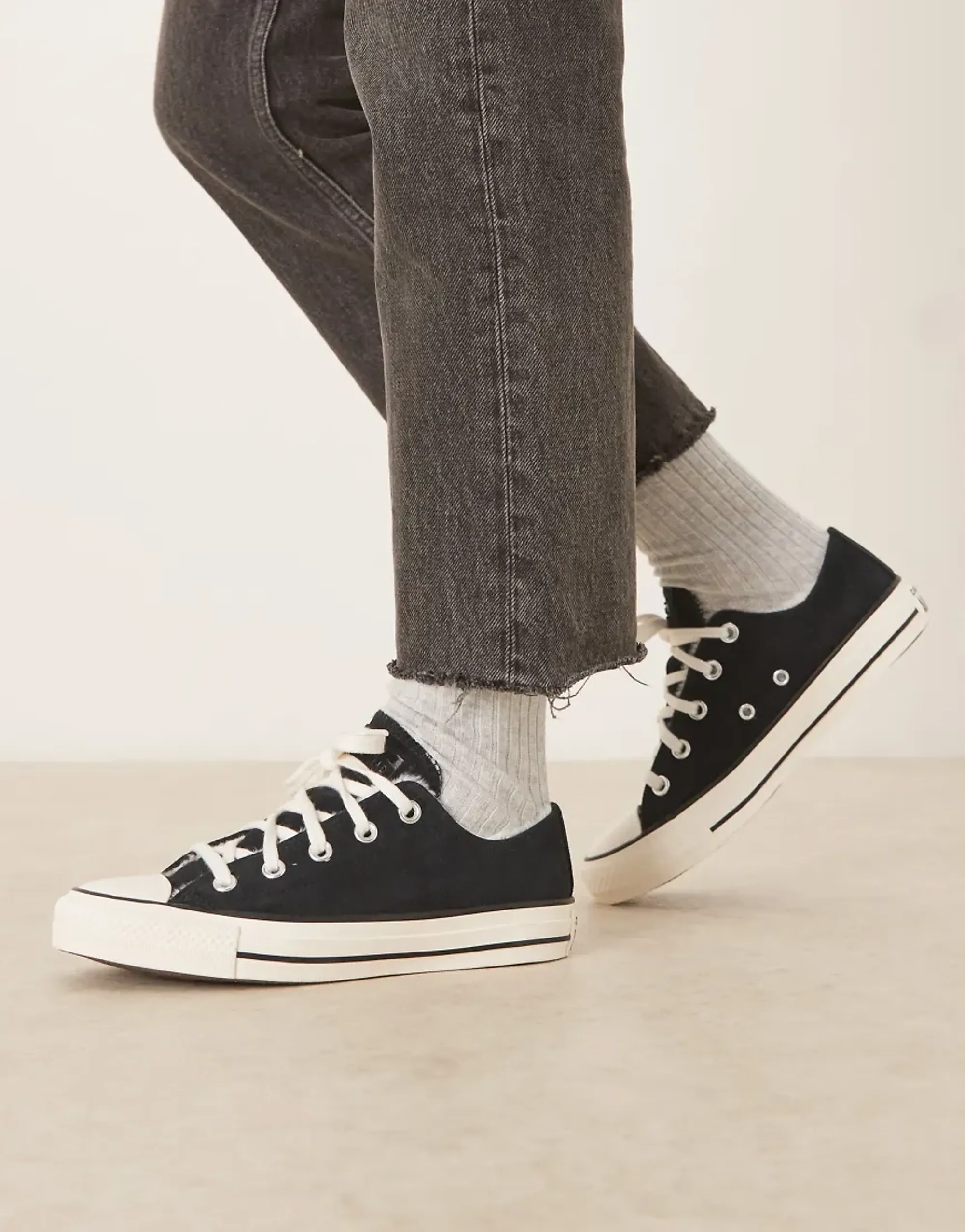 Converse Chuck Taylor All Star Ox Suede Trainers In Black